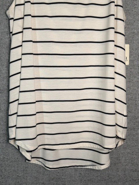a.n.a A New Approach V-Neck Sleeveless Tank Top Women’s Size XL White Black NWT