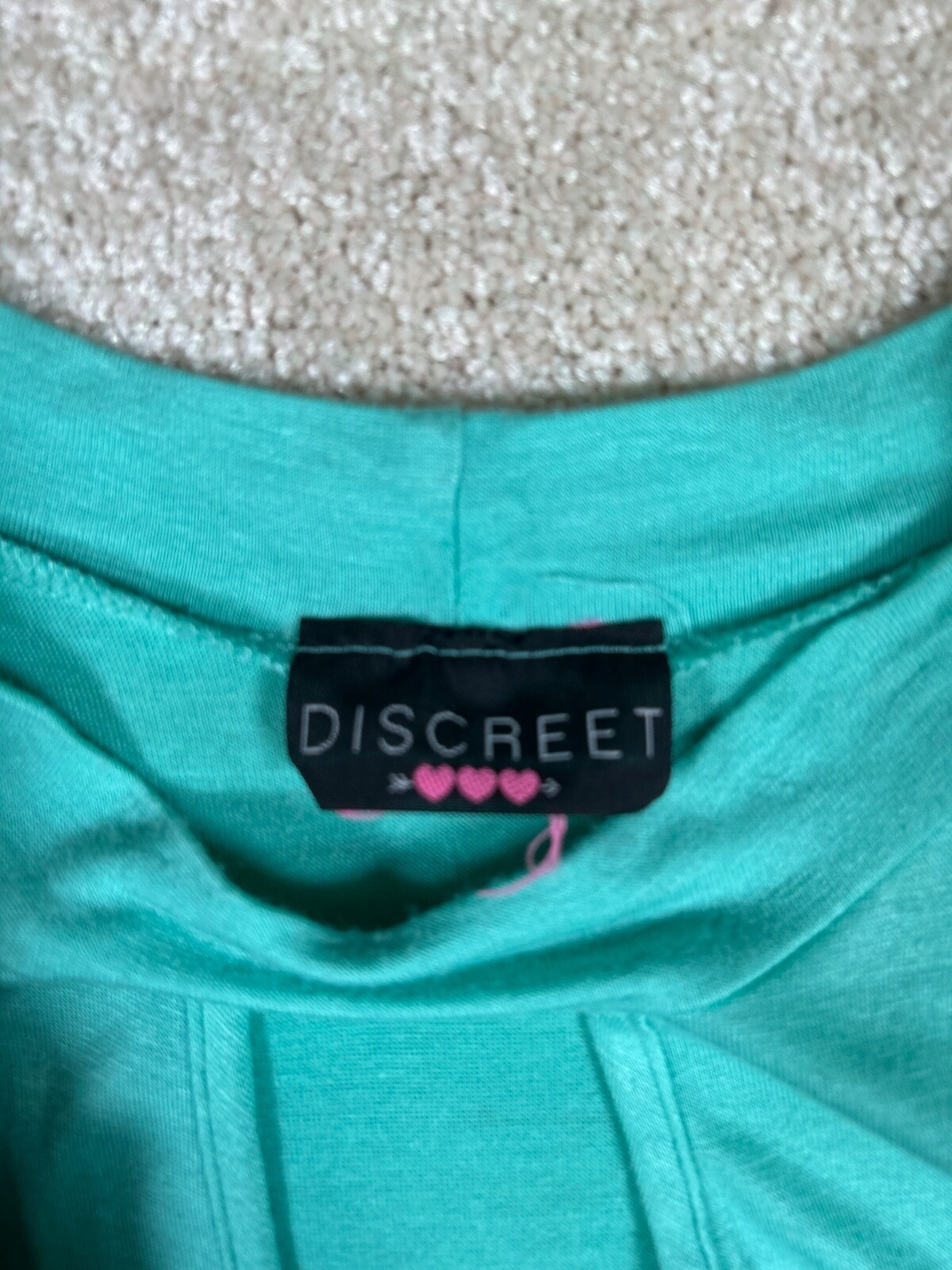 Discreet Womans Size M Green Sleeveless Tank Top Key Hole