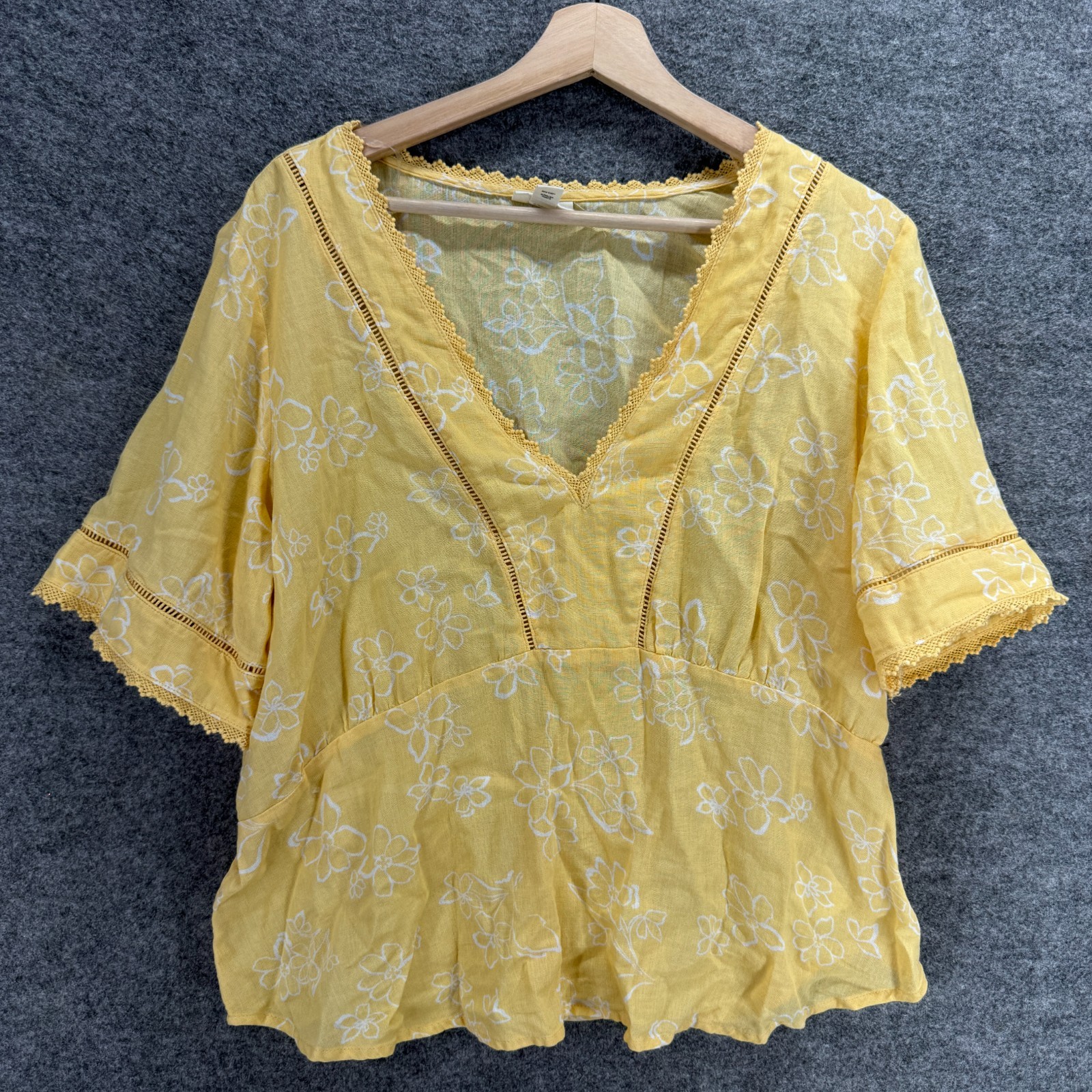 A New Approach Blouse Women L Large Yellow Floral V-Neck Short Sleeve Cotton