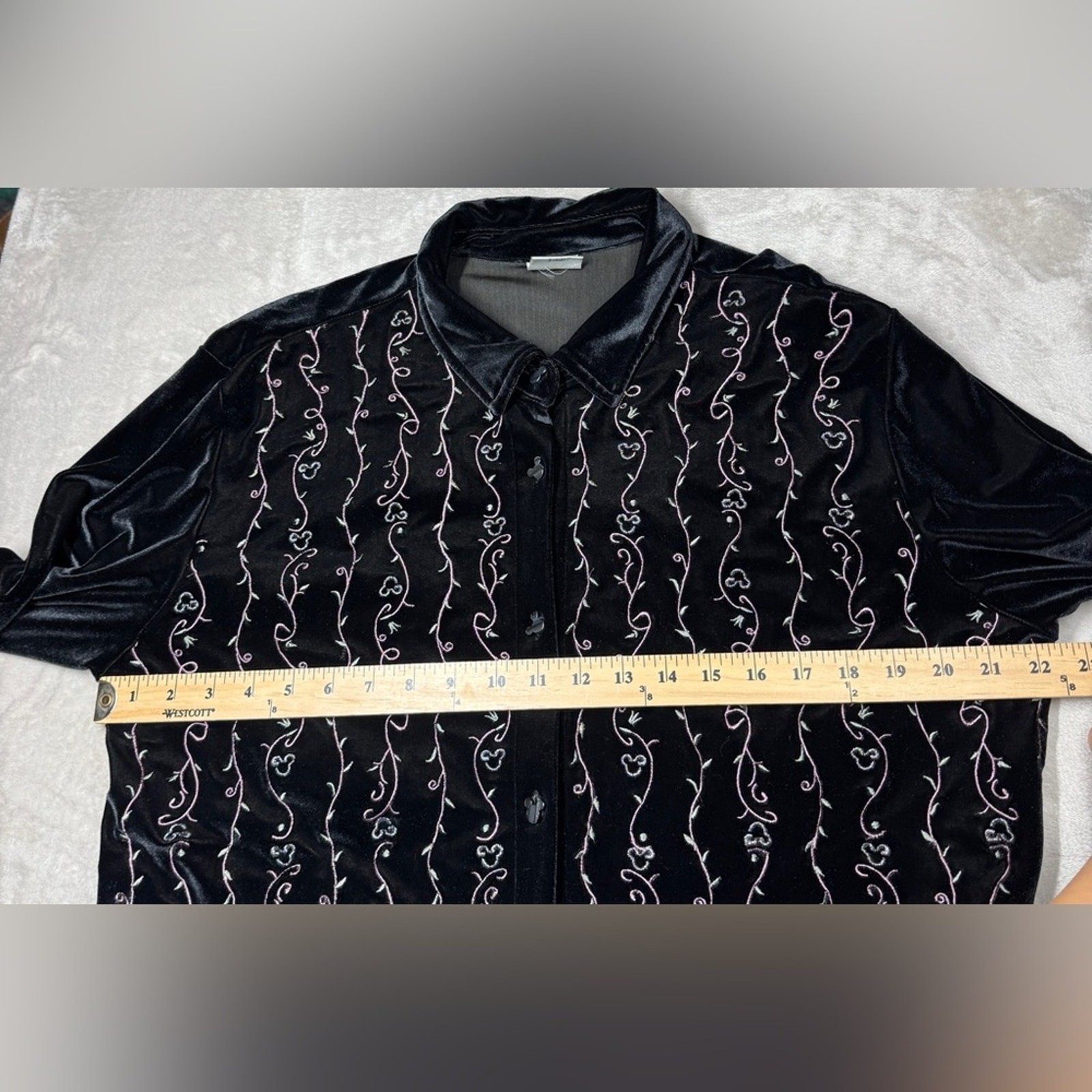 The Disney Store Vintage Women’s Black Velvet Embroidered Mickey Shirt Size XXL