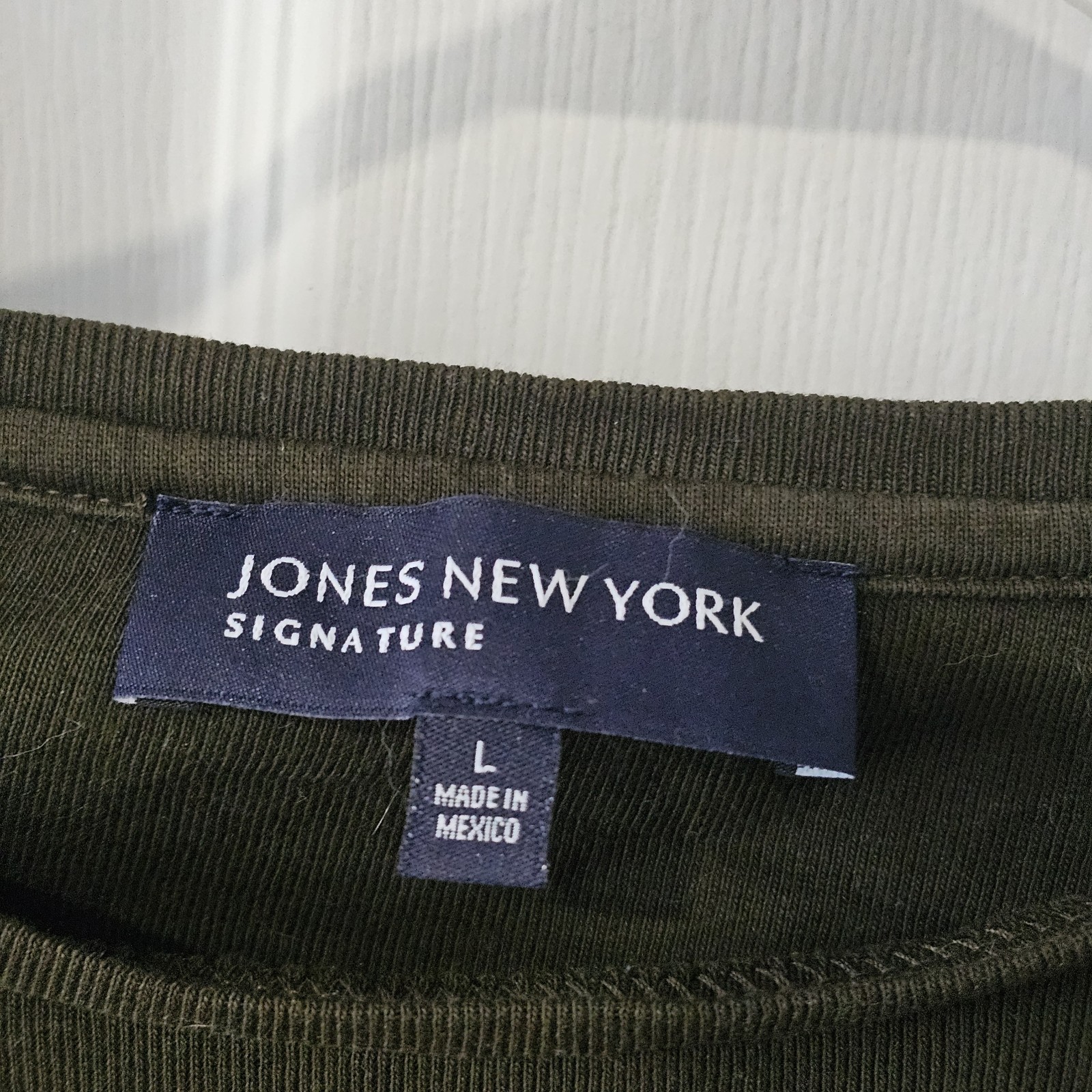 Jones New York Signature Womans Army Green Long Sleeve T-Shirt Sz L Designer