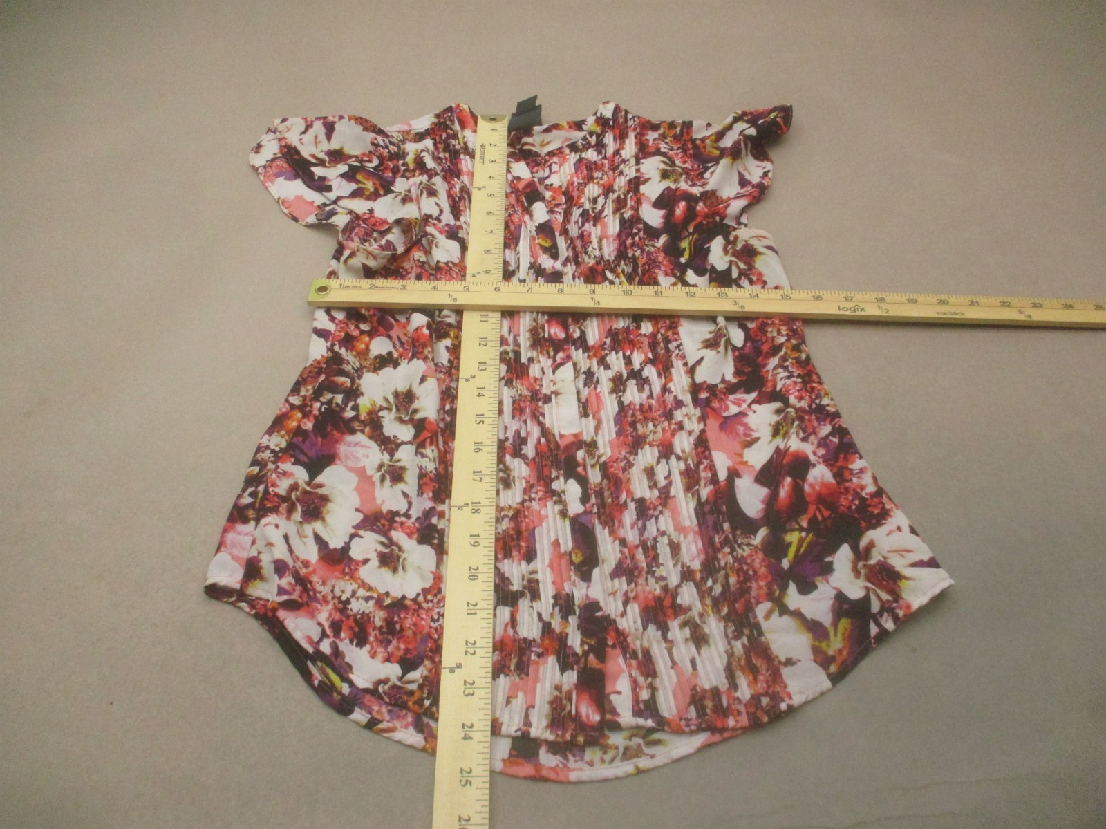 Covington Size M Womens Multicolor Floral Short Sleeve V Neck Buttons Blouse 551