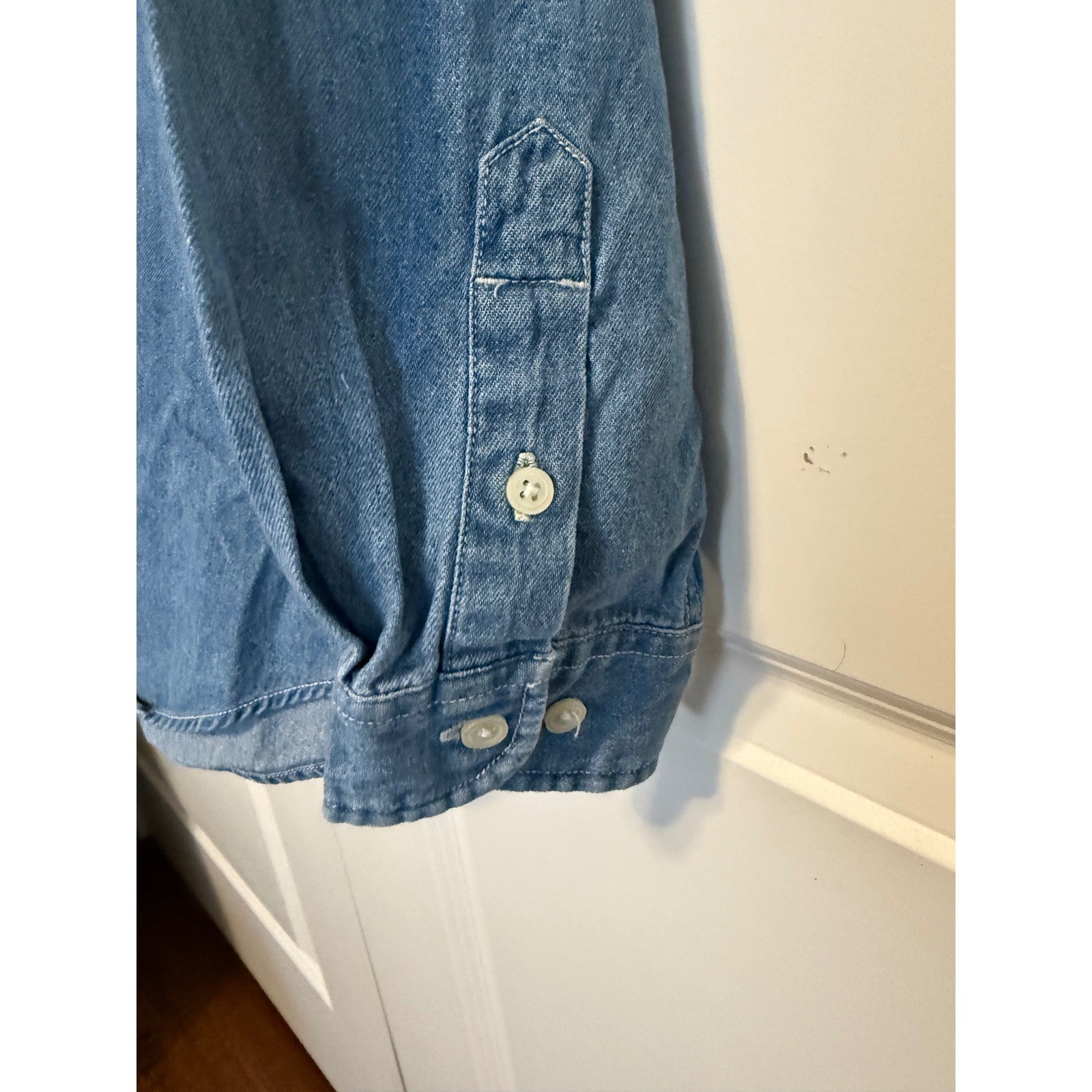 Cutter & Buck TN Titans Denim Shirt Woman’s L G Embroidered Logo Long Sleeve