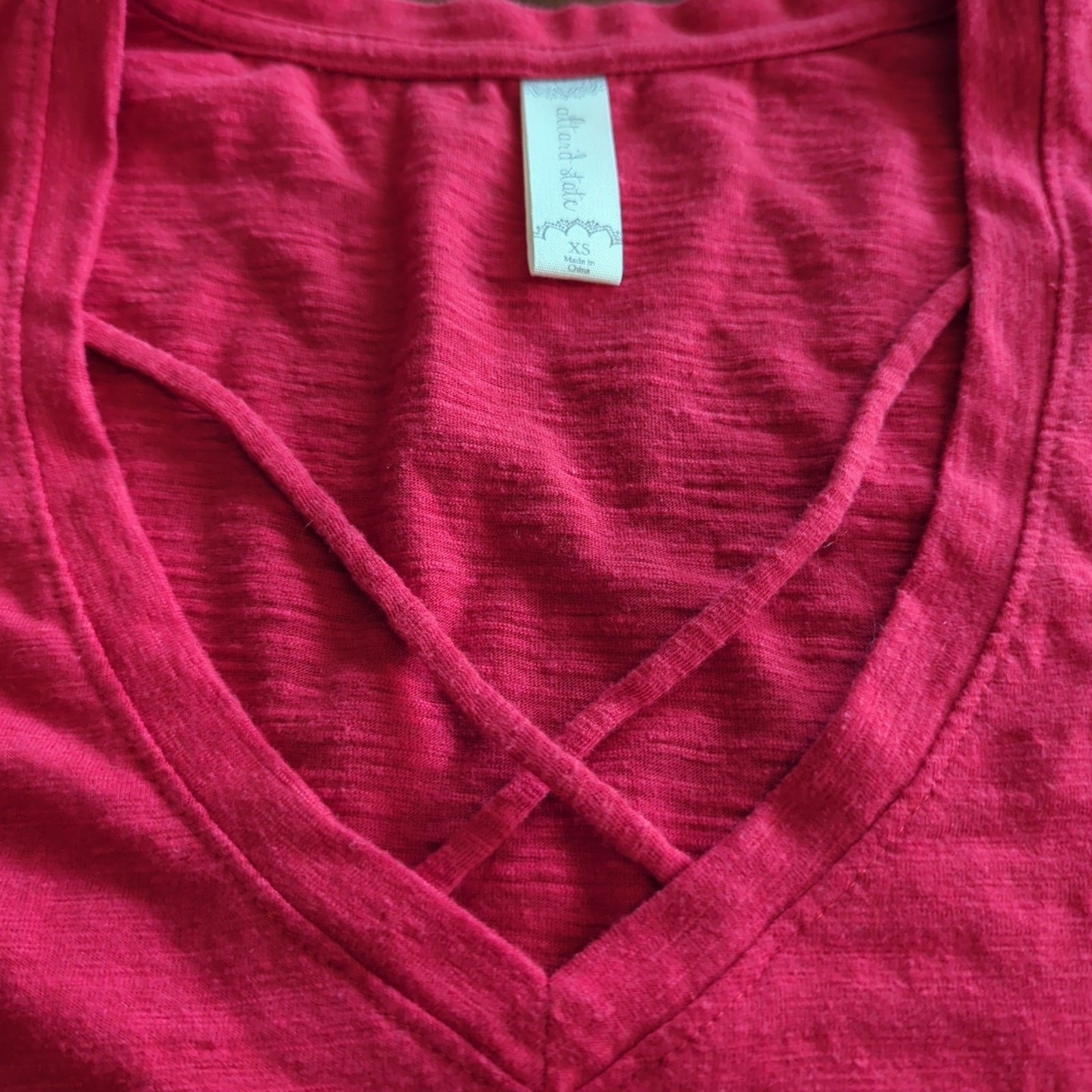 Altar’d Stated Red Vneck Cotton/Poly T-shirt Top Tunic Womens Size XSmall EUC