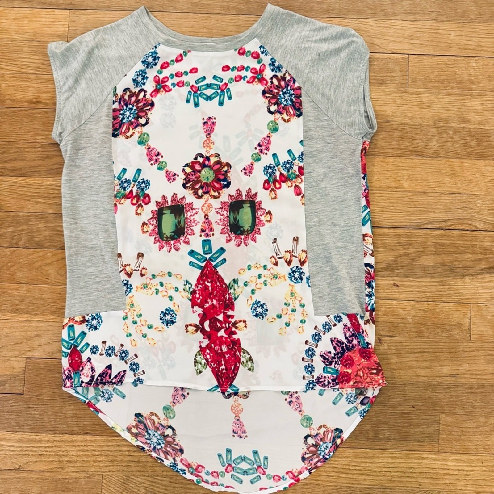 OVI Womens Top Gray Floral Short Sleeve Chiffon Blouse Hi Low Size Small S b66