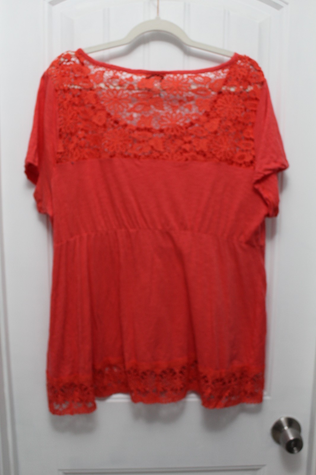 Torrid Womens Top Size 2 Coral Crochet Round Neck Short Sleeve (30-5)