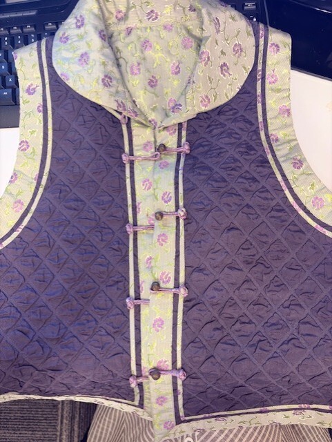 Rising Phoenix Med VTG Women’s Reversible Quilted Silk Blend Vest Asian Style