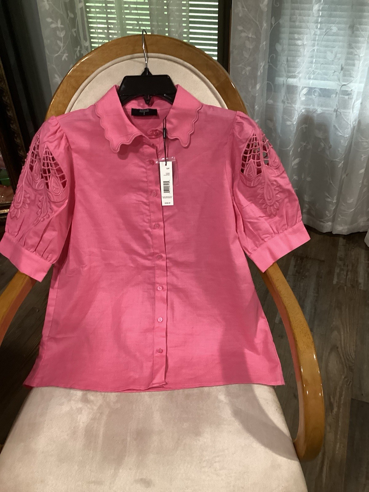 T Tahari Pink Embroidered Blouse Sz S **Beautiful* NWTGS