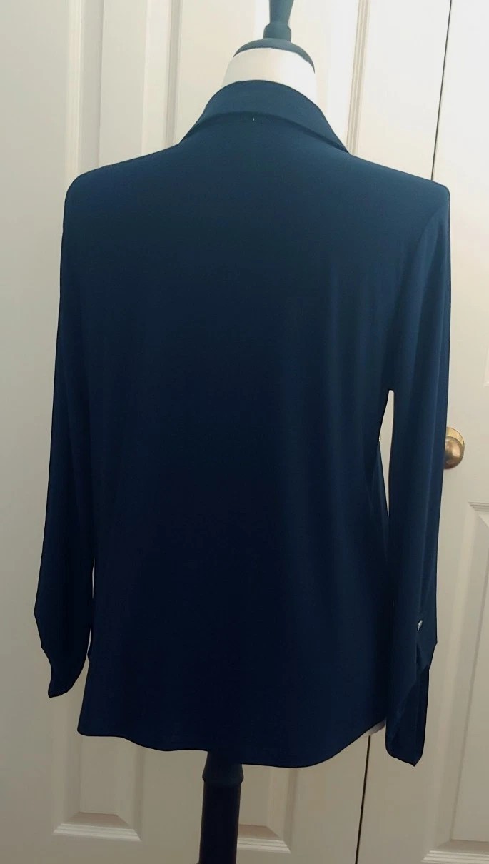 ANNE KLEIN Navy Career Blouse Gold Zipper Logo, Tab Sleeves Pocket Accents Sz L