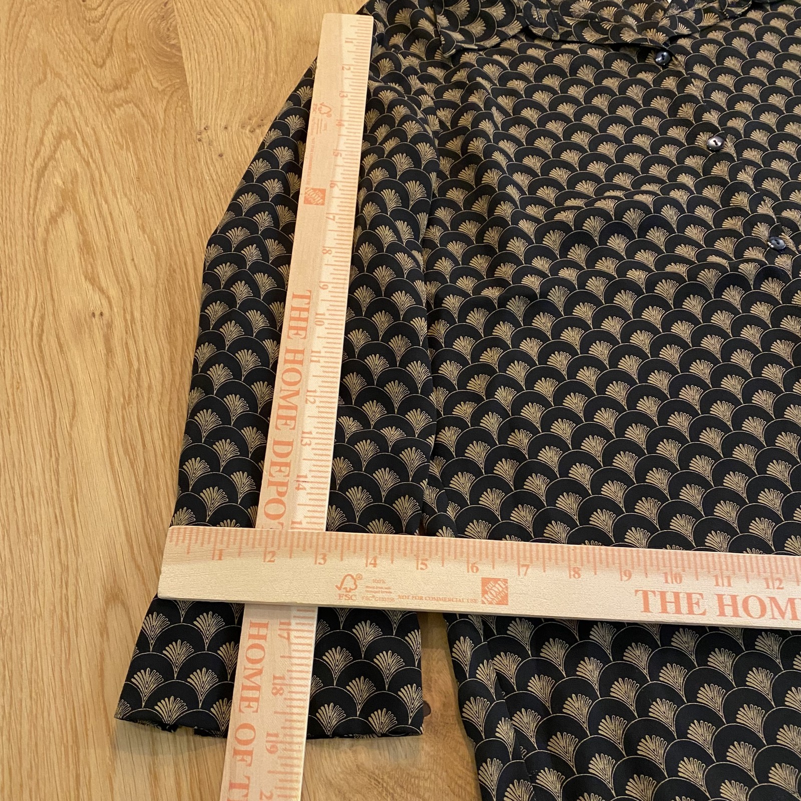 Liz Claiborne Button Down Shirt Medium Black, Retro Scallop Design 70’s Style