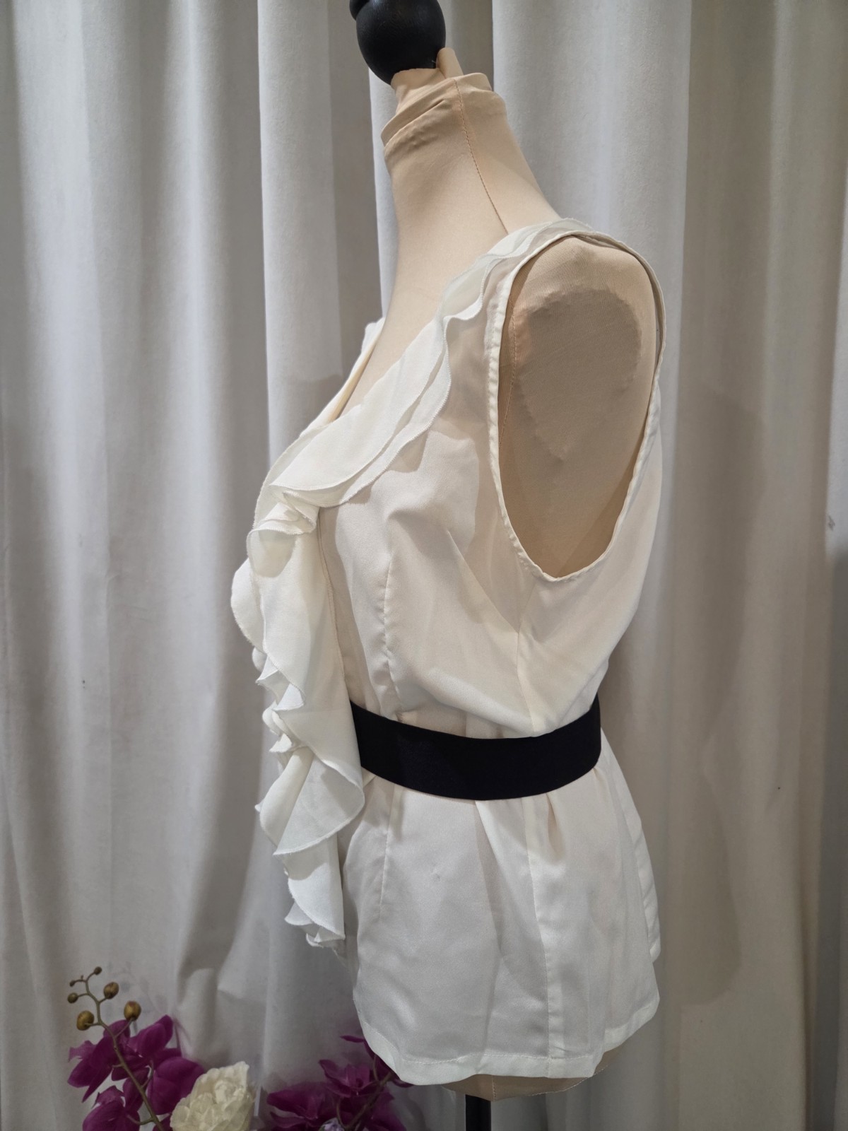 Love Tree Cream Solid Woven Ruffle V-Neck Sleeveless Zip Back Blouse L