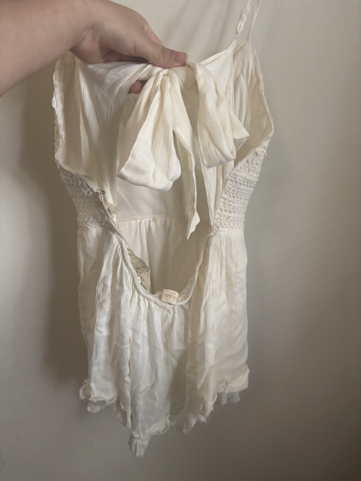 Altar’d State White Lace V-Neck Backless Tie Back Bow top Women Size M
