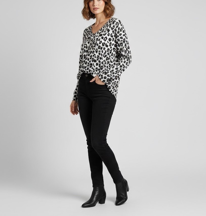 NWT GIBSONLOOK Fleece Sweater Ivory Black Animal Print V-Neck Top Small Womens