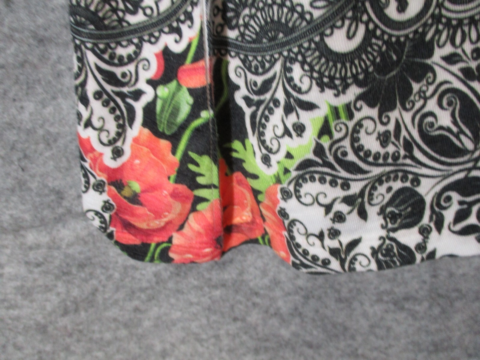Valerie Stevens Women’s Top Medium Flowy Scoop Neck Striped Floral Stretch Black