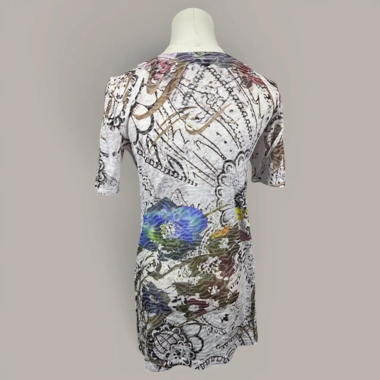 Daytrip Women’s Floral Rhinestone Embellished Short Sleeve Top Size L