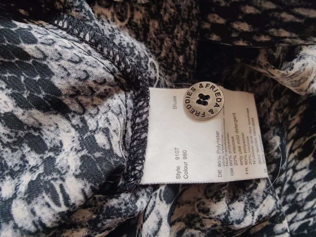 Frieda Freddies New York Animal Snake Print Blouse Shirt S Button Front