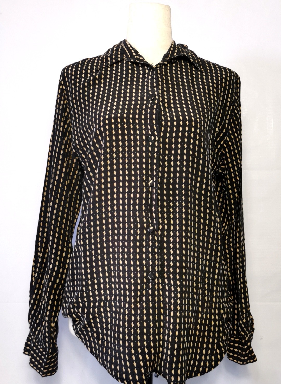 Riva silk blouse Vtg silk blouse used in good condition 100% silk size: S