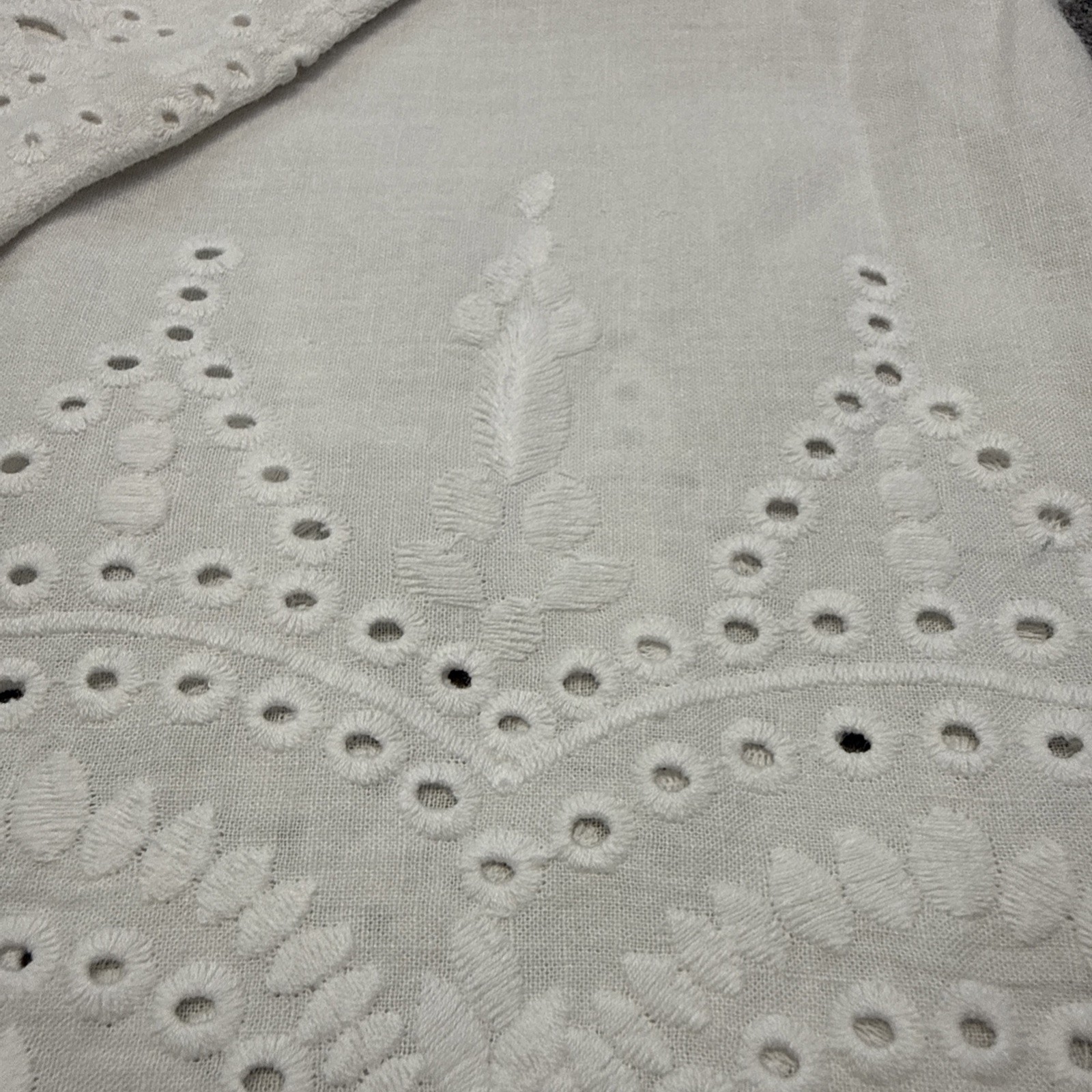 Rose and Thyme linen blend eyelet top women’s small white pleated embroidered