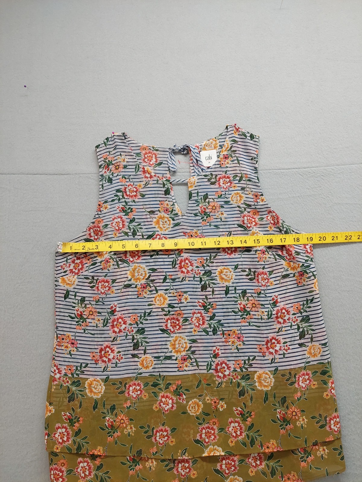 Cabi Women Blouse Top M Multicolor Floral Sleeveless Keyhole Neck Lined Casual
