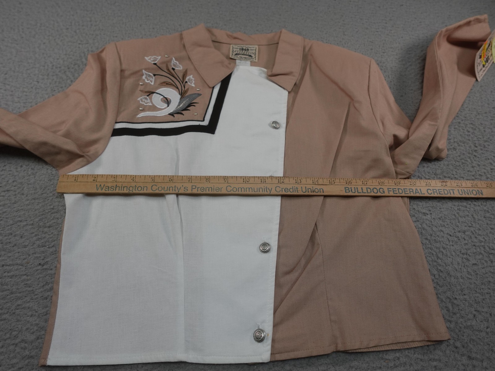 Vintage Western Shirt Womens Medium Beige Horse Show Embroidered Flowers Rodeo