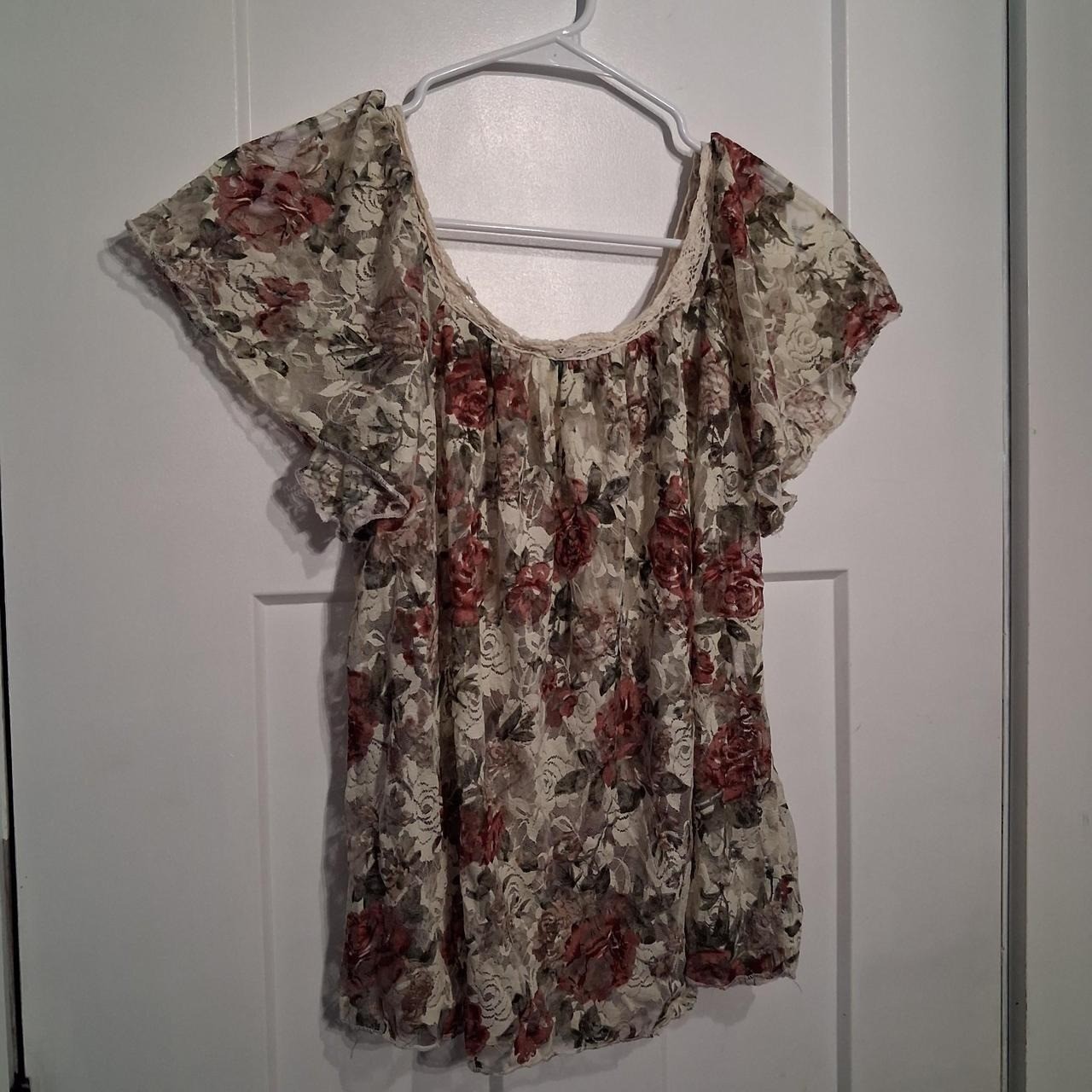 Size M Hayden Los Angeles cream and red floral blouse with lace trim