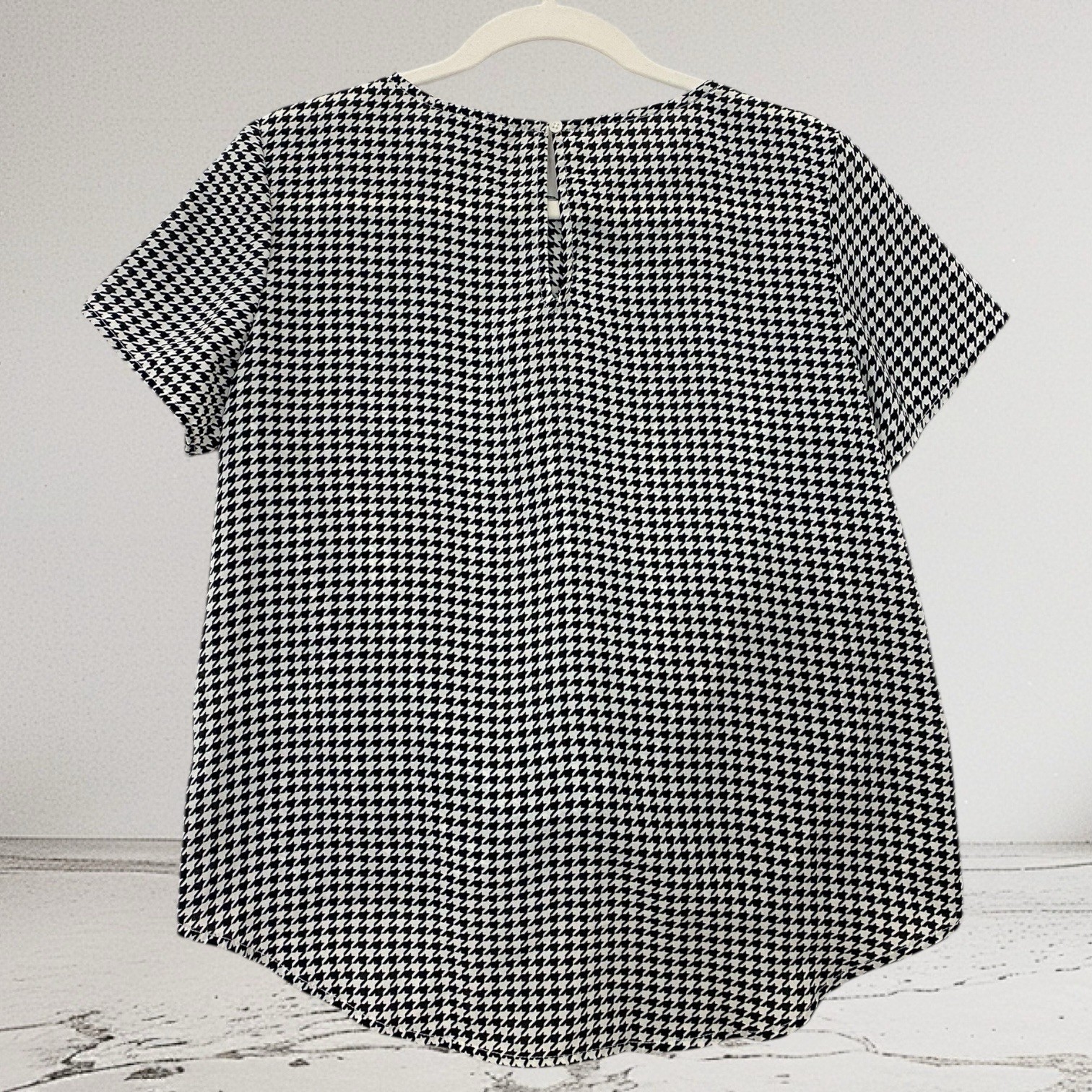Banana Republic Houndstooth Twist Front Top Size Medium Summer Preppy Chic