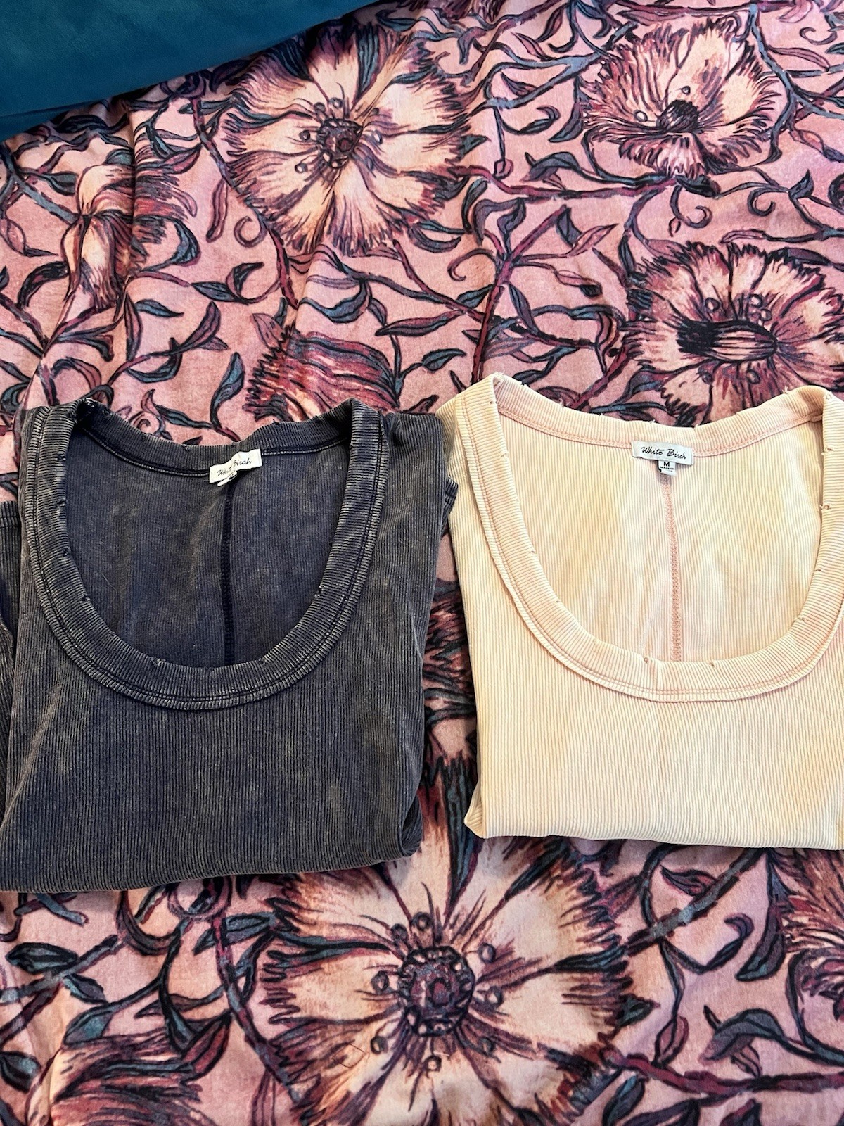 Two White Birch Mineral Wash Scoop Neck Tops Navy And Light Pink Medium