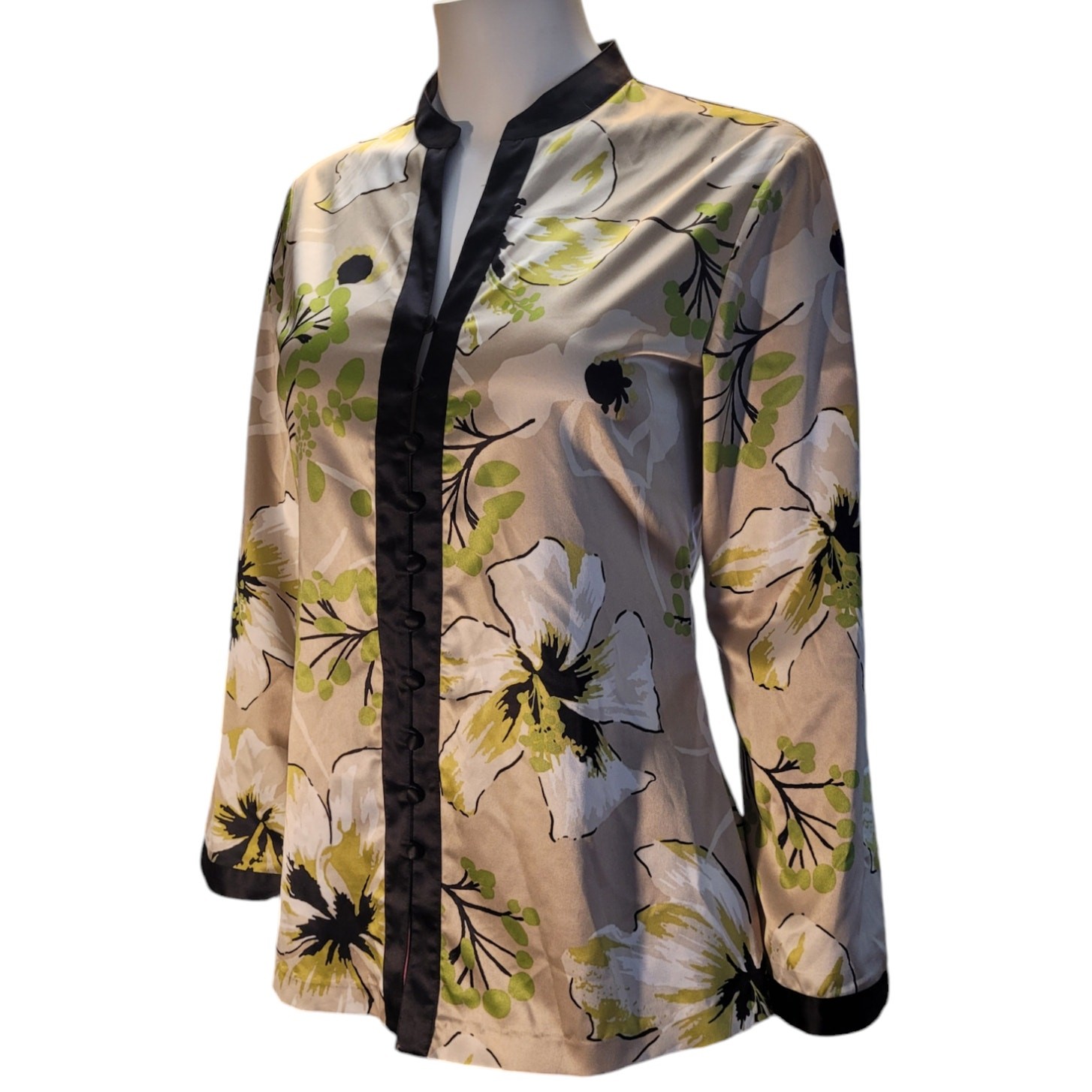 Chicos Silky Floral Blouse Womens M Small Frog Closure Split Neck Elegant Asian