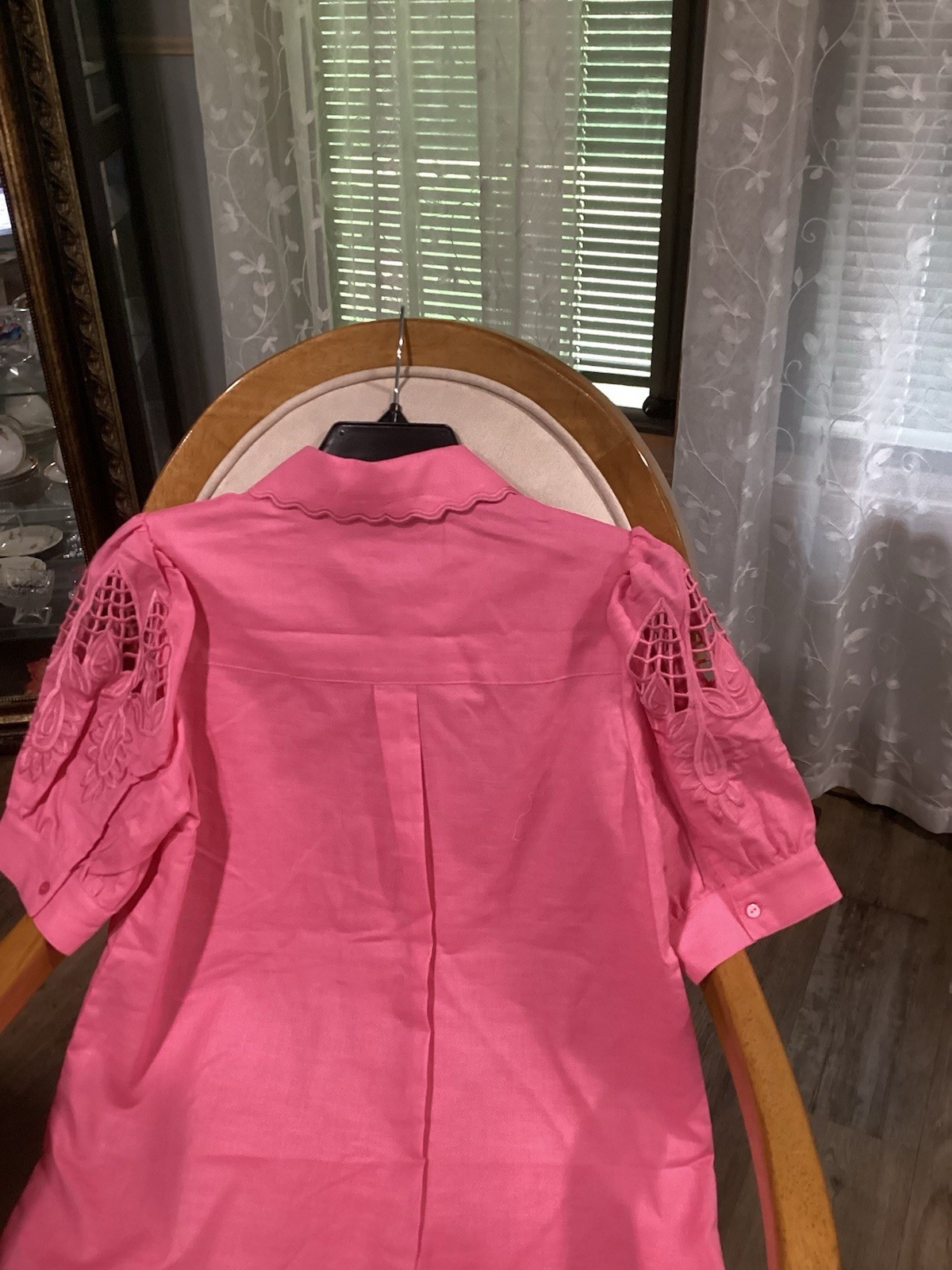 T Tahari Pink Embroidered Blouse Sz S **Beautiful* NWTGS