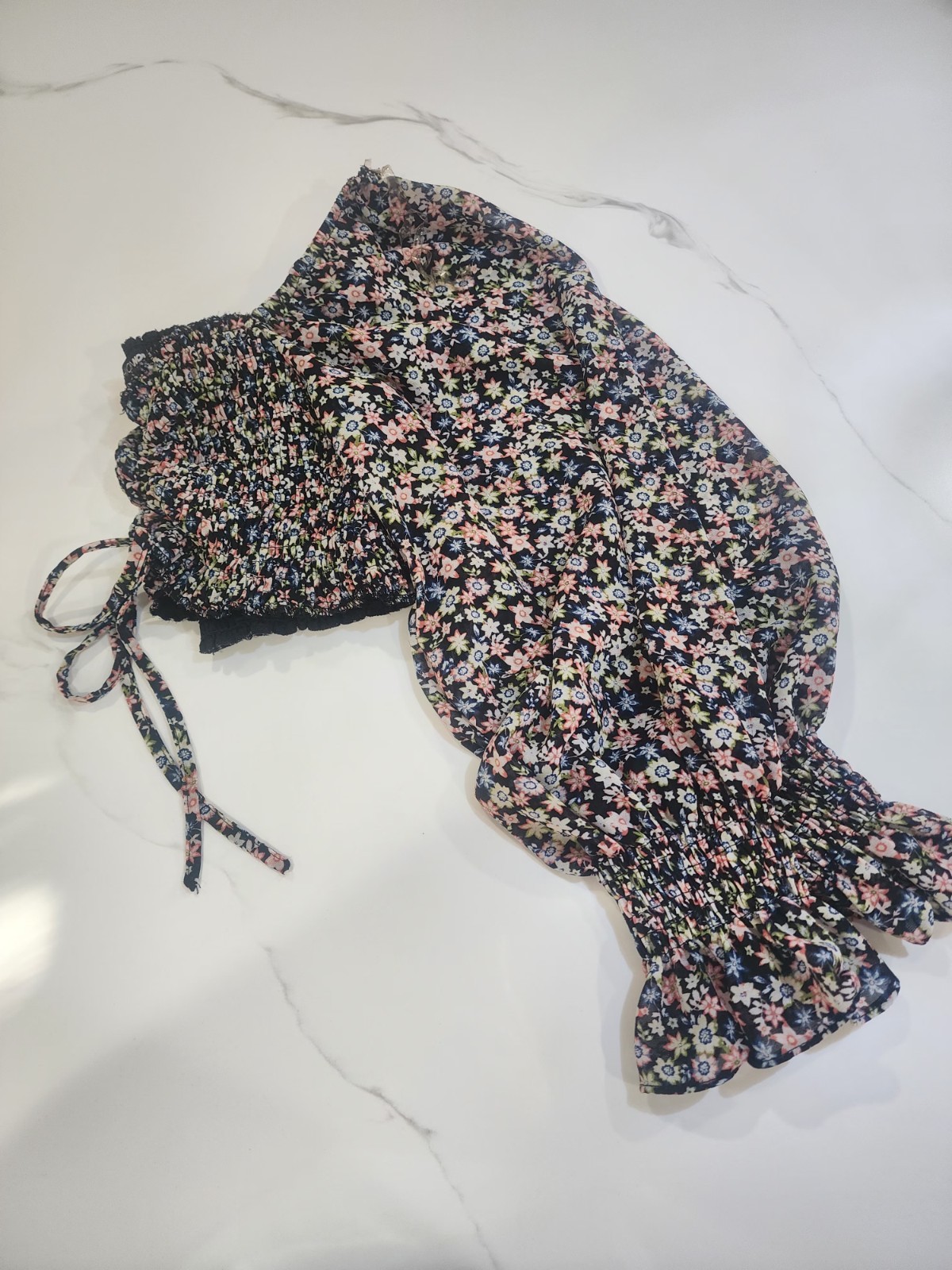 Fashion Nova Black Floral Long-sleeve Smocked Crop Top Size Large