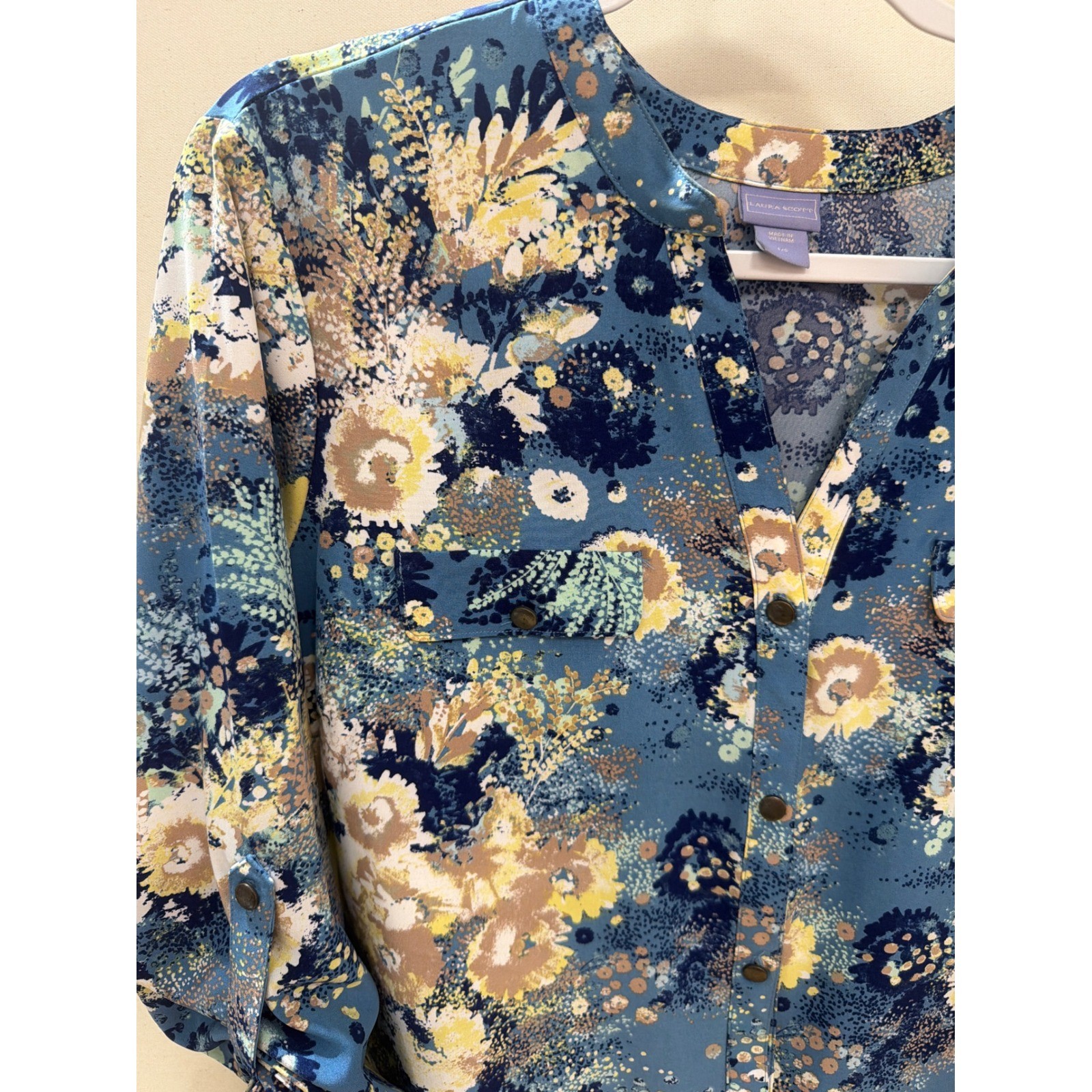 Laura Scott Blue Floral Roll Tab Sleeve Button Up Blouse Top Womens Large