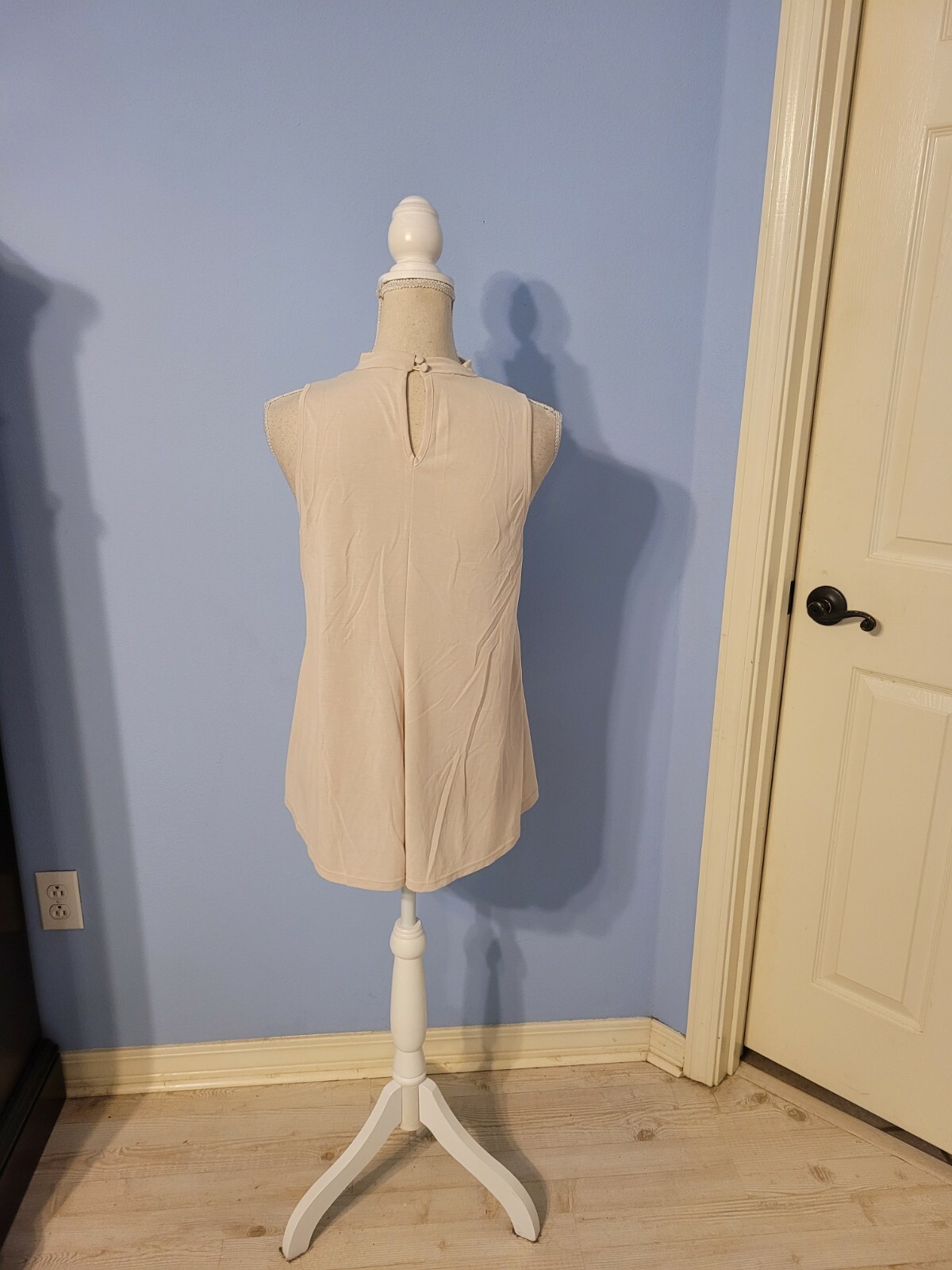 Andree By Unit Size Small Blouse Womens Cream Sleeveless vneck