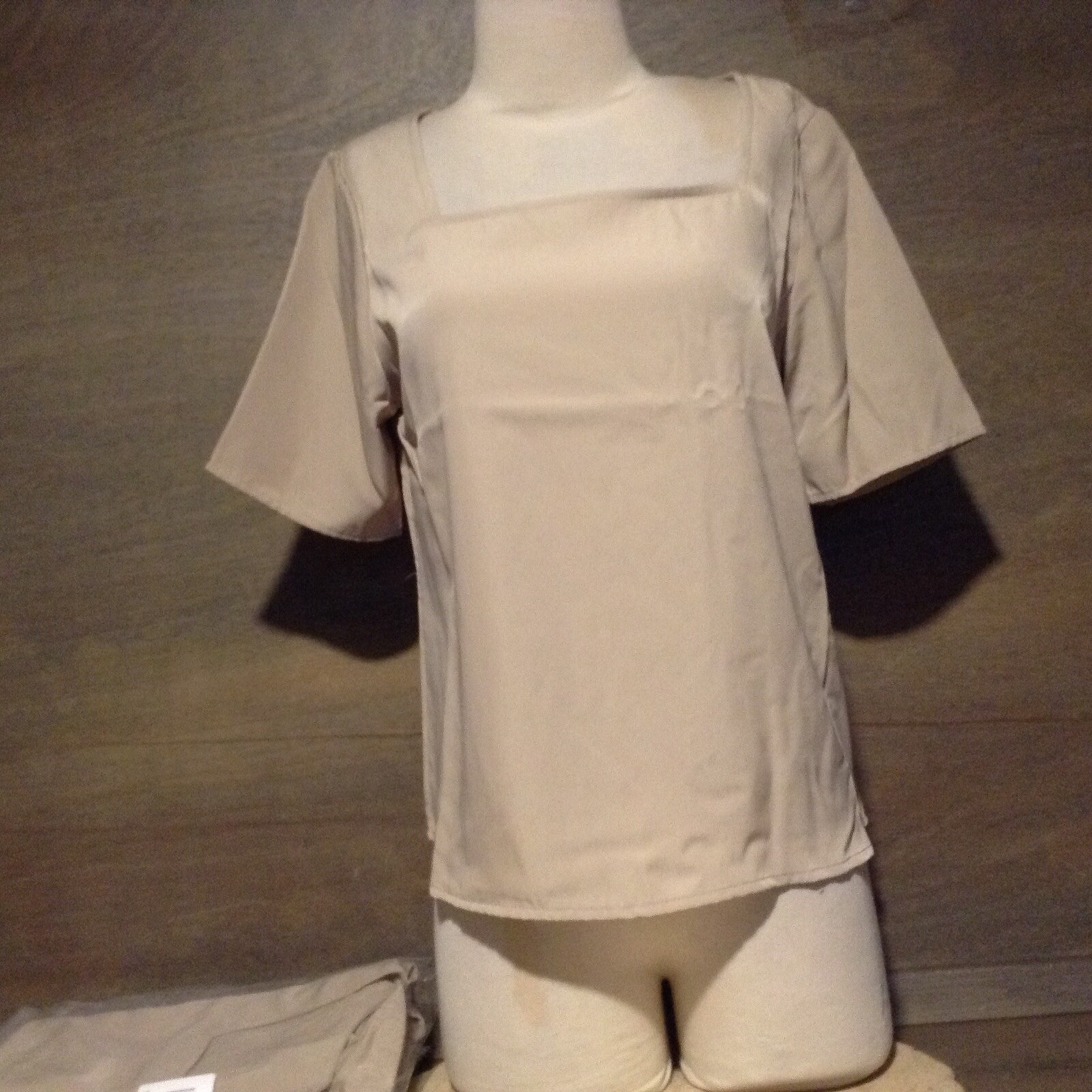 BEDFORD FAIR NEW SQUARE NECK SHINEY BLOUSE SHORT SLV BLACK BLUE OR TAN PS PM