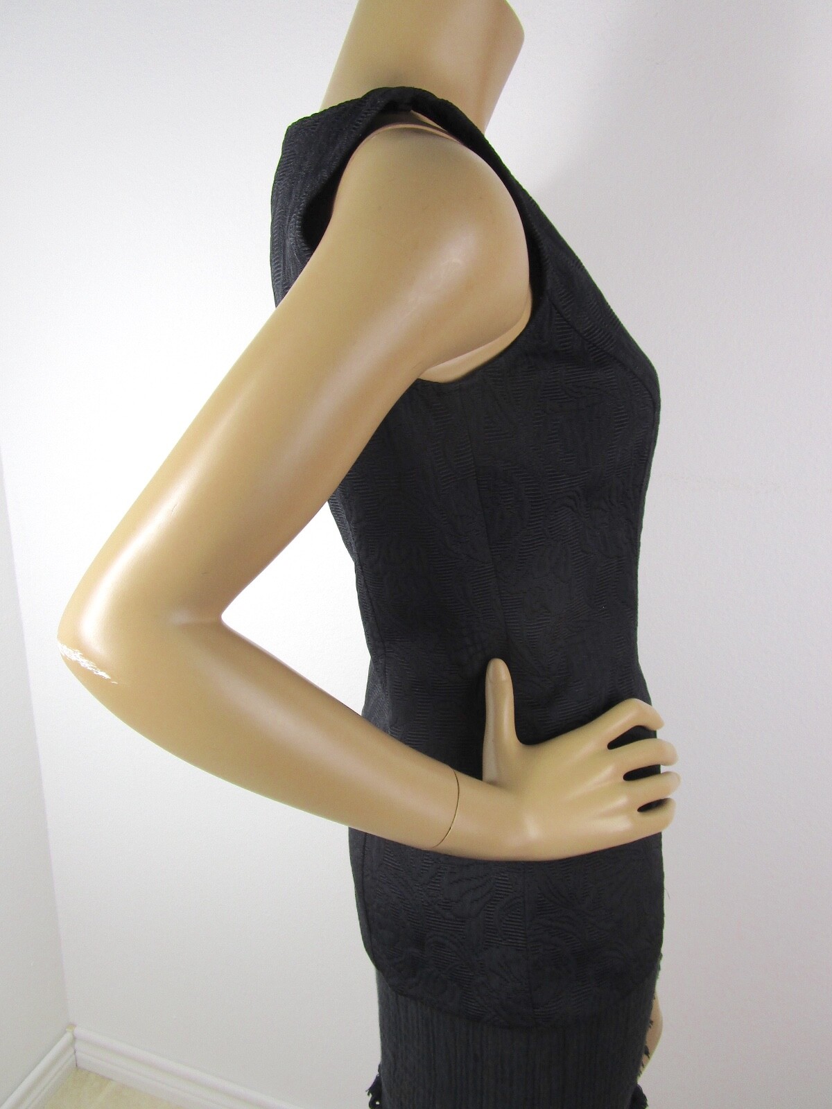 YL By YAIR Black Sleeveless Top Size 4 Floral Embossed Boat Neck Back Zip