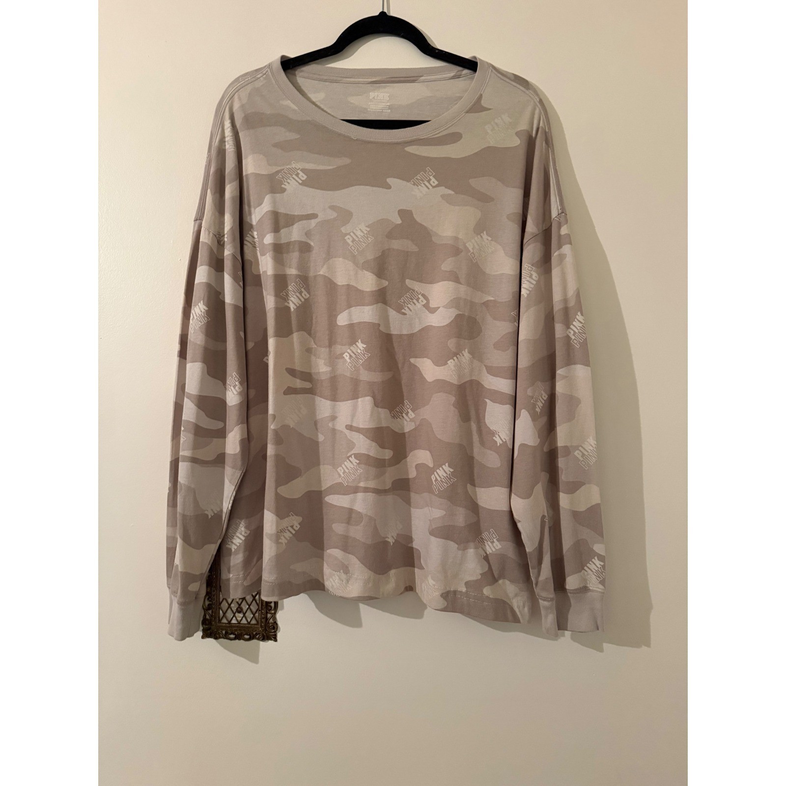 PINK Victoria’s Secret Oversized Camo Long Sleeve T-Shirt Logo One Size