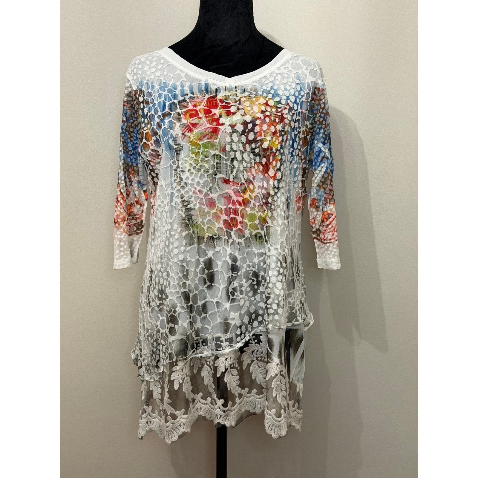 Suzanne’s Women Floral Burnout Tunic V-Neck 3/4 Sleeve Lace Trim Asymmetric Top