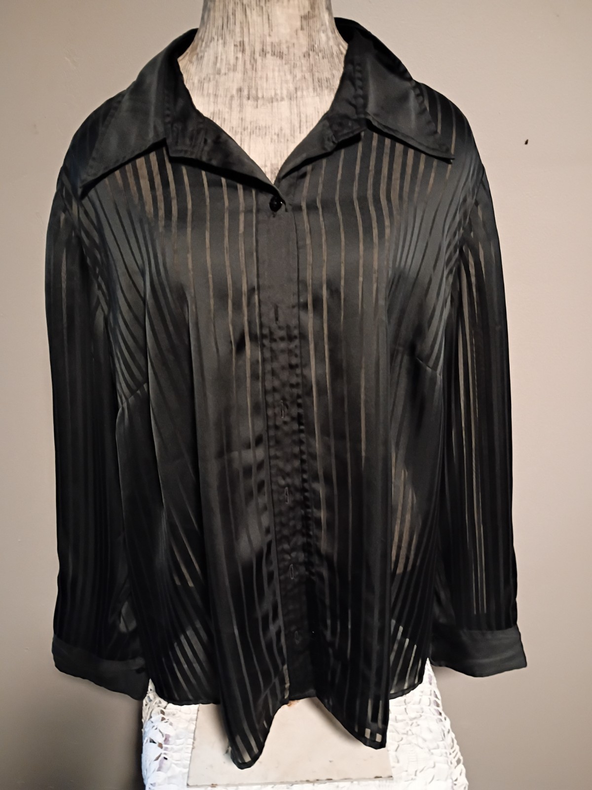 Venezia jeans clothing co. black sriped see thru top size 18/20