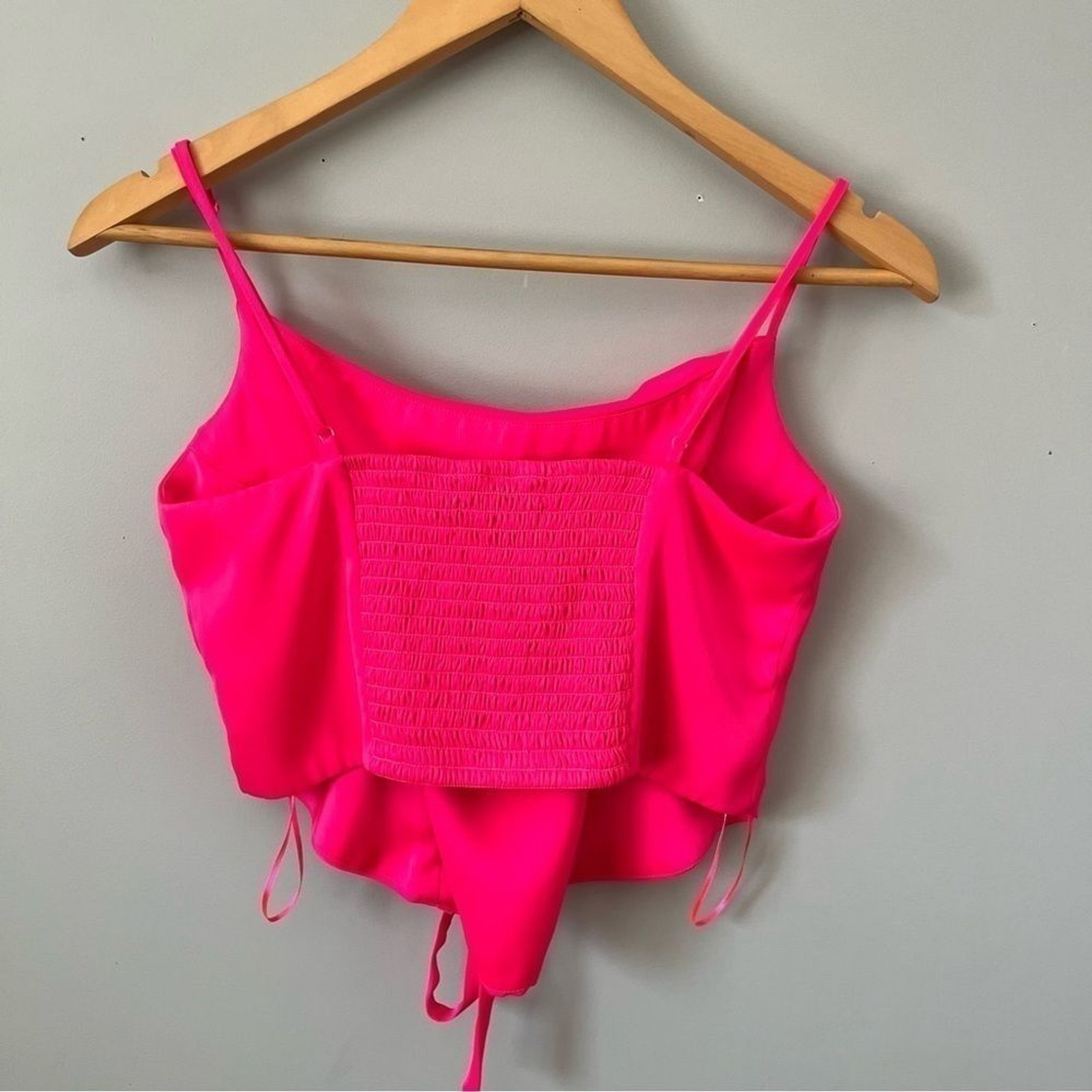 Urban Outfitters Silence + Noise Mimi Cowl Neck Barbie Pink Halter Top Sz M NWT