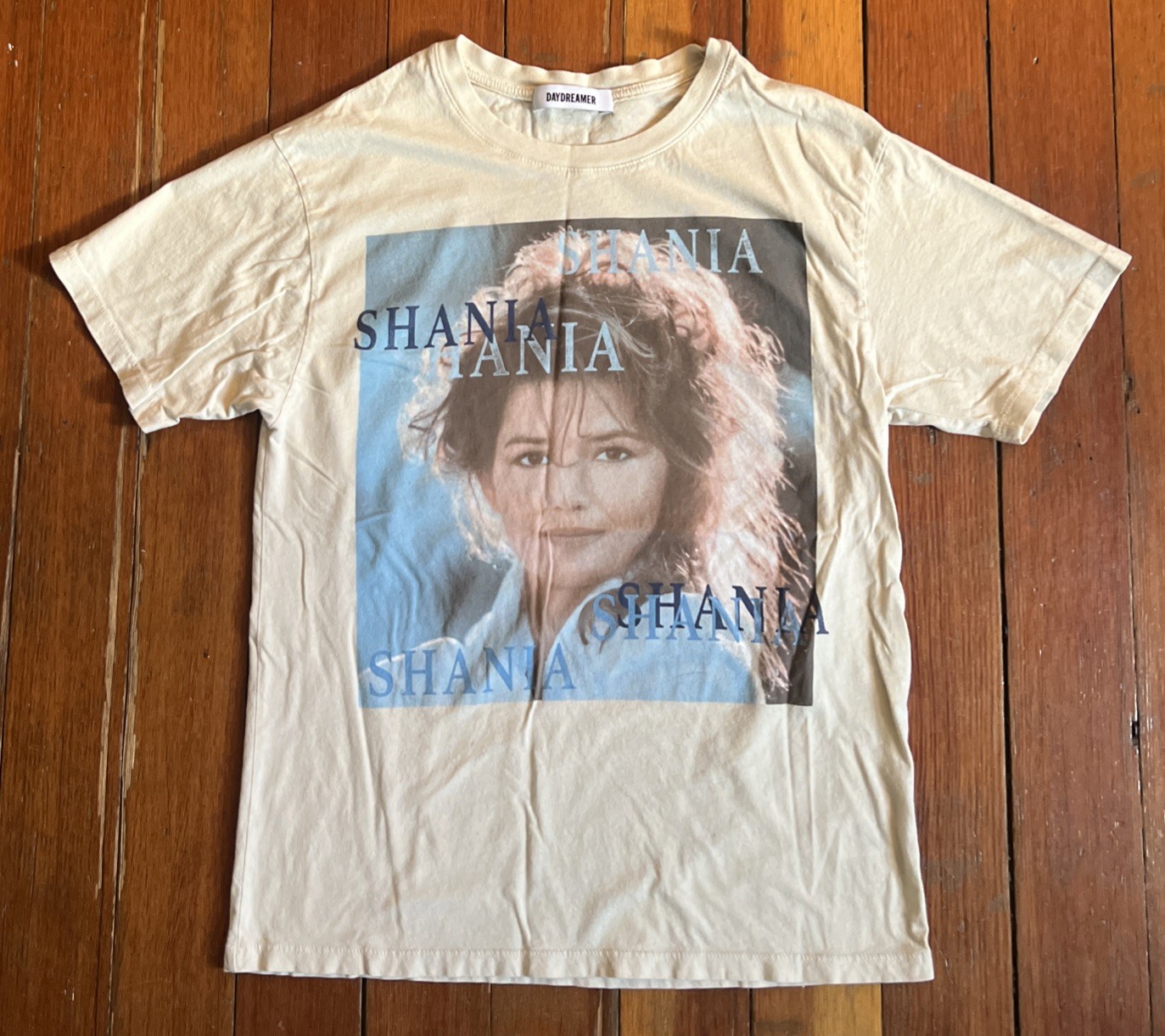Daydreamer Shania Twain “ The Woman In Me” Boyfriend Tee Women’s Small beige