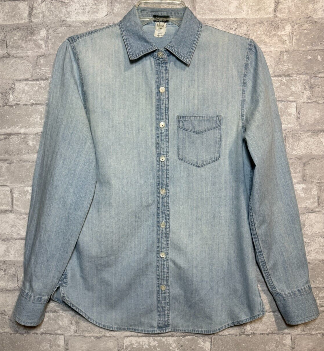 J CREW Light Wash Blue Chambray Denim Long Sleeve Button Up Pocket Shirt Size 0