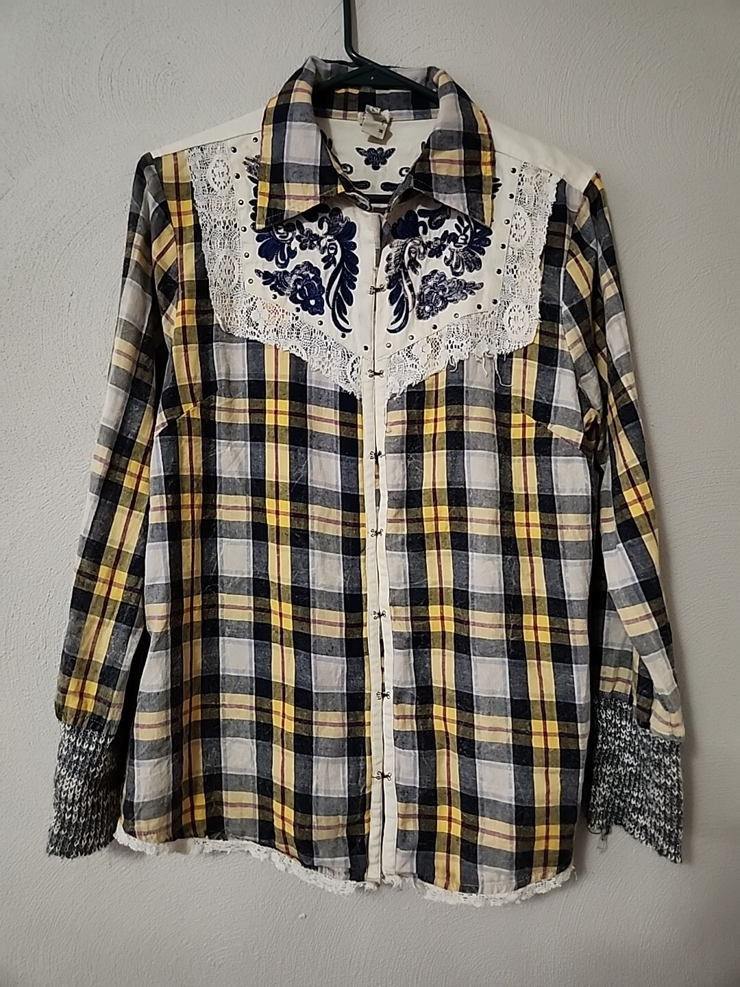 Gimmicks by BKE Boho Patchwork Lace Studded Western Flannel Size M Yellow READ