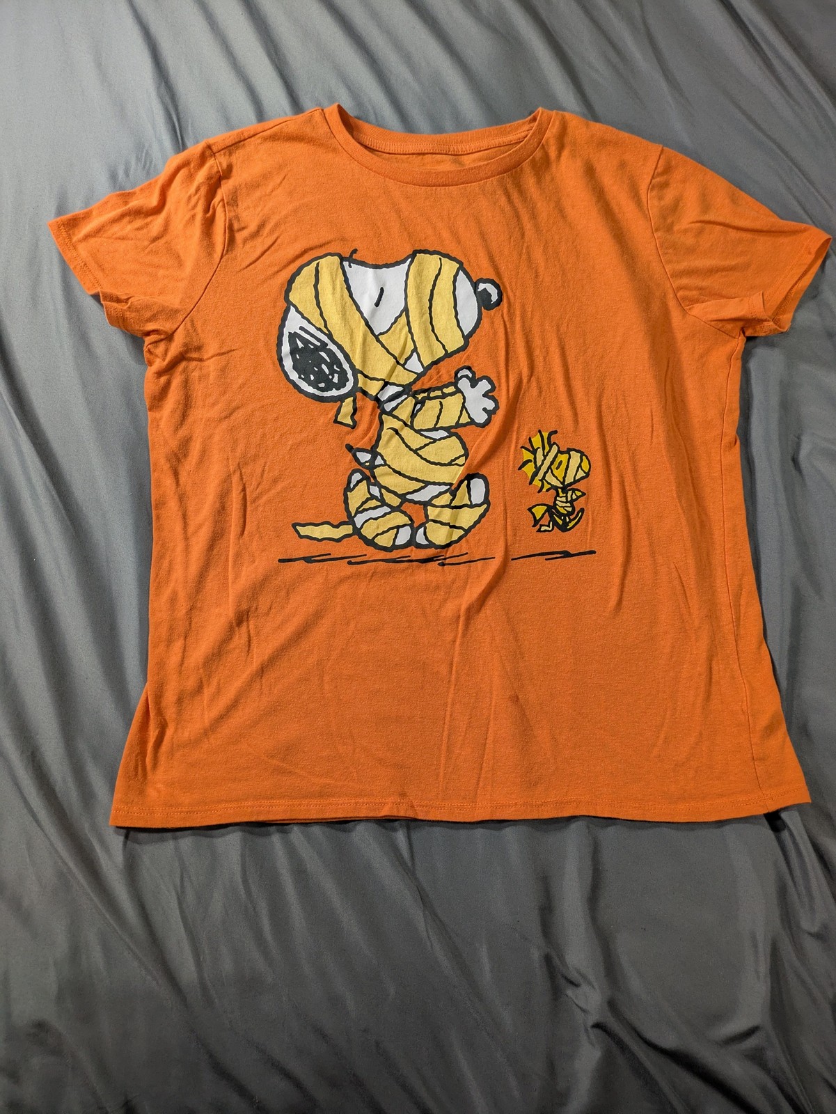 Peanuts Shirt Women’s XXL Orange Snoopy Woodstock Mummy Halloween Crewneck 2XL