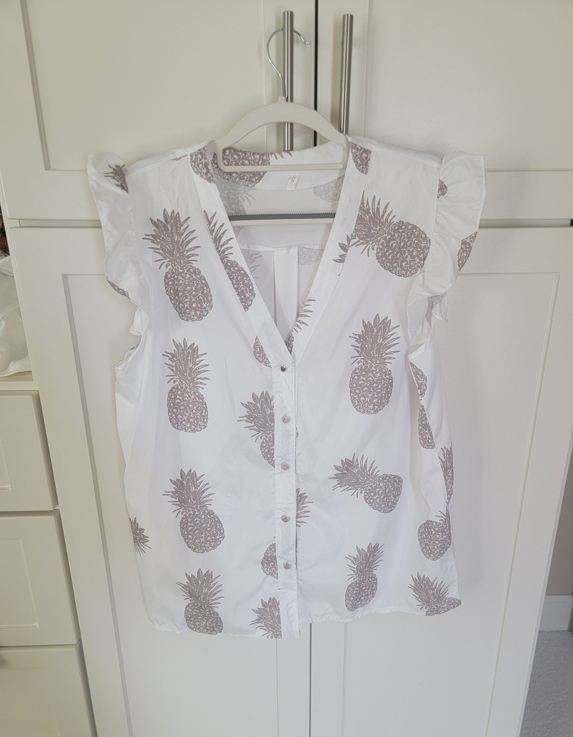White Ruffle Pineapple Print Sleeveless Blouse – Size S