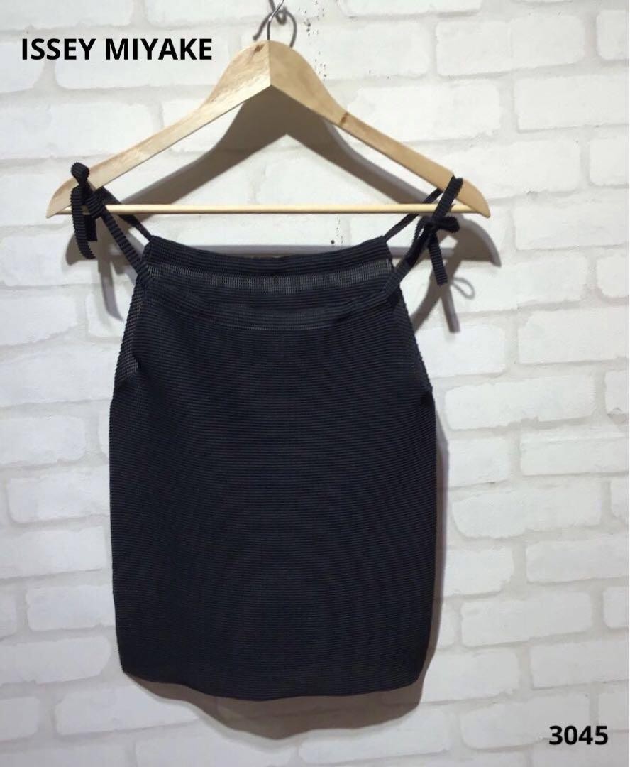 ISSEY MIYAKE Pleated Camisole Black 52×35cm Body 42cm Strap Length 23cm Japan