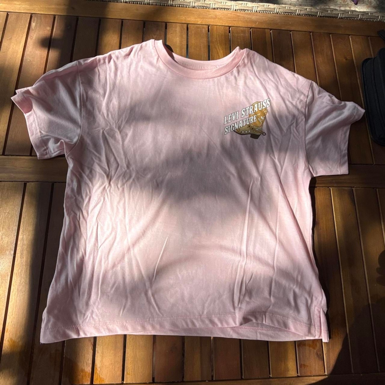 Levi-s Women’s Pink T-shirt
