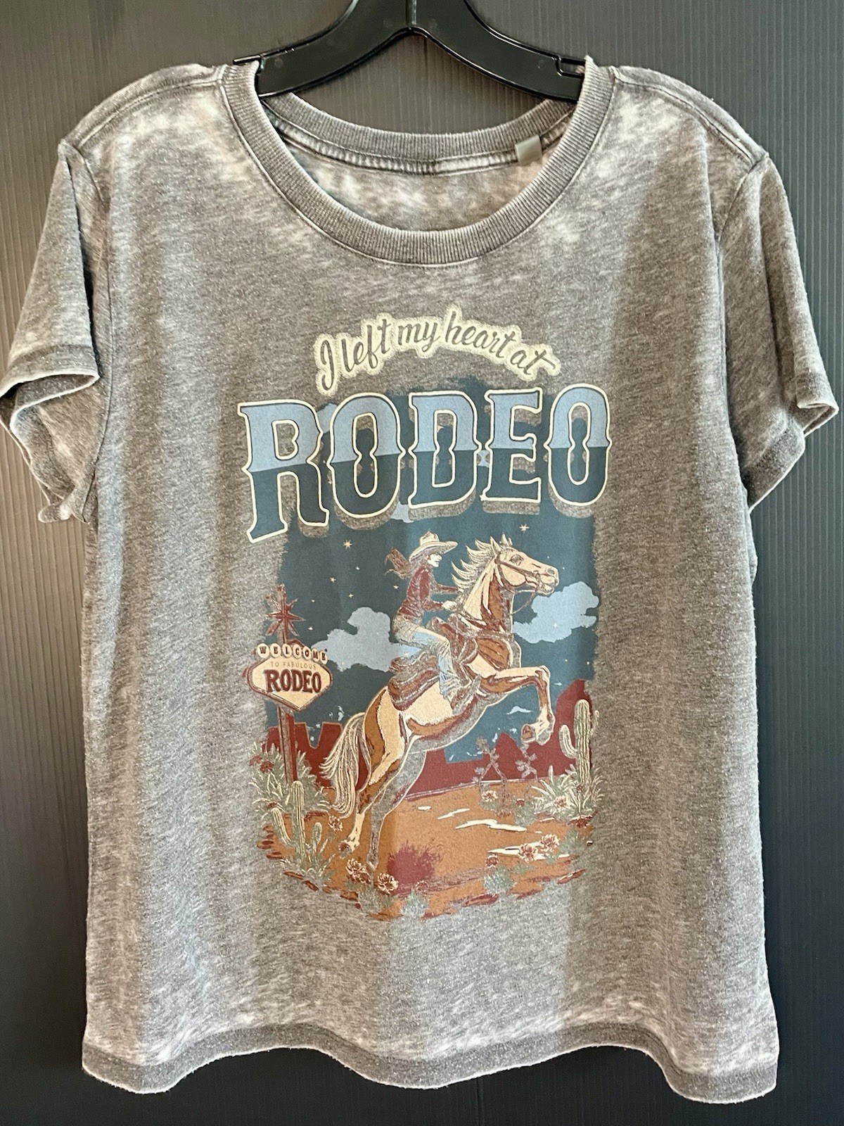 New Idyllwind I Left My Heart at the Rodeo Thrashed Graphic T Small Cowboy