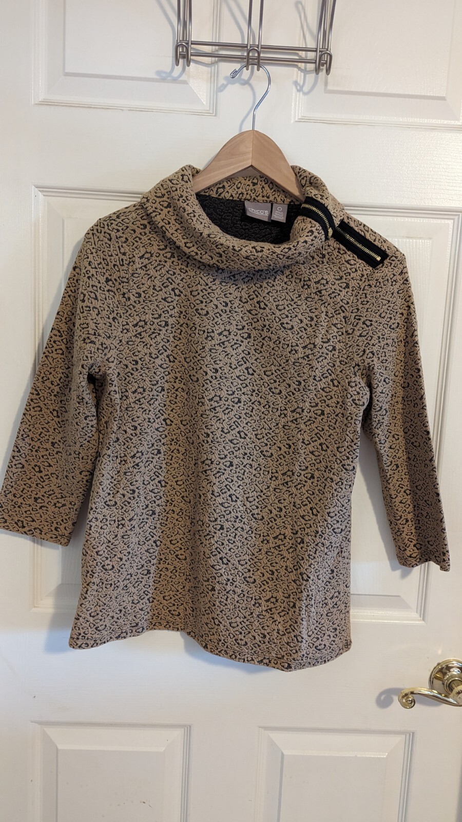 Chico’s Women Size O Turtle Neck leopard print Textured Sweater 3/4 Sleeves