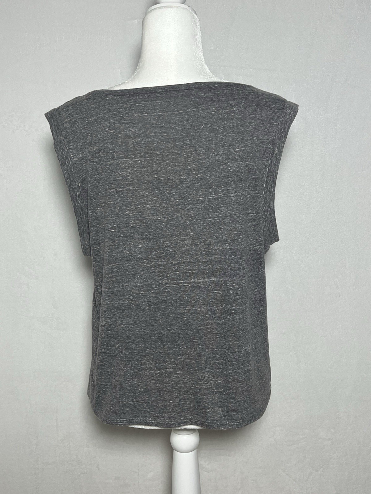 Lot of 2 Tank Muscle Tees Layers Gym Workout – White and Gray – size L Bundle