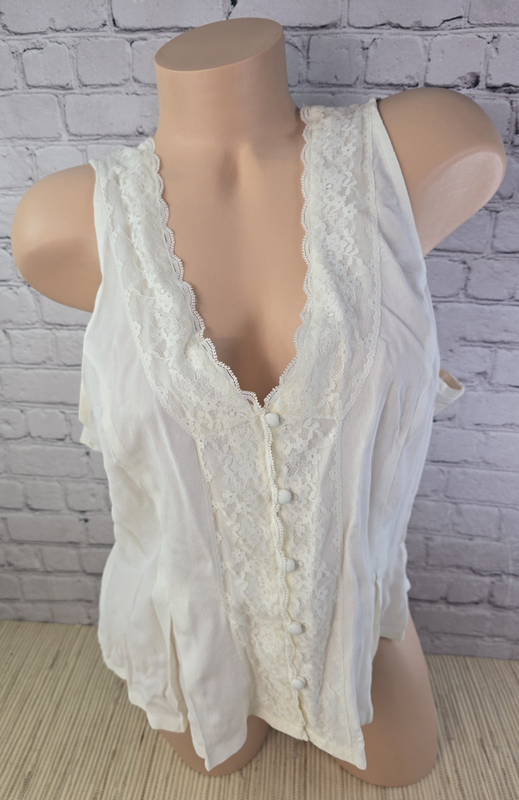 The Drop L Large Paloma Lace Top Whisper White Tank Ivory Classic Victorian