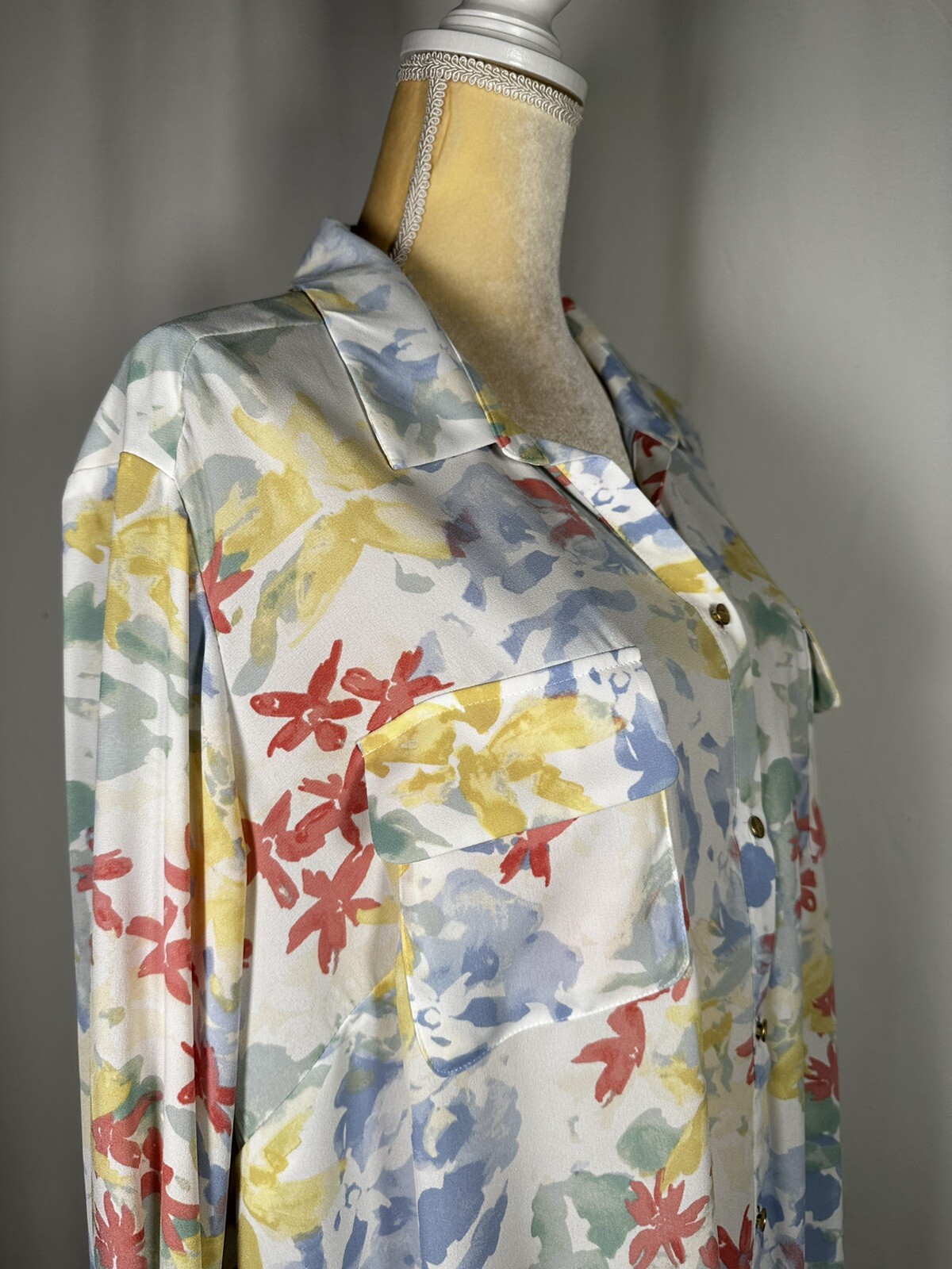 Investments Woman Blouse Shirt Top Tunic 3X Button Roll Tab Watercolor Tie Front